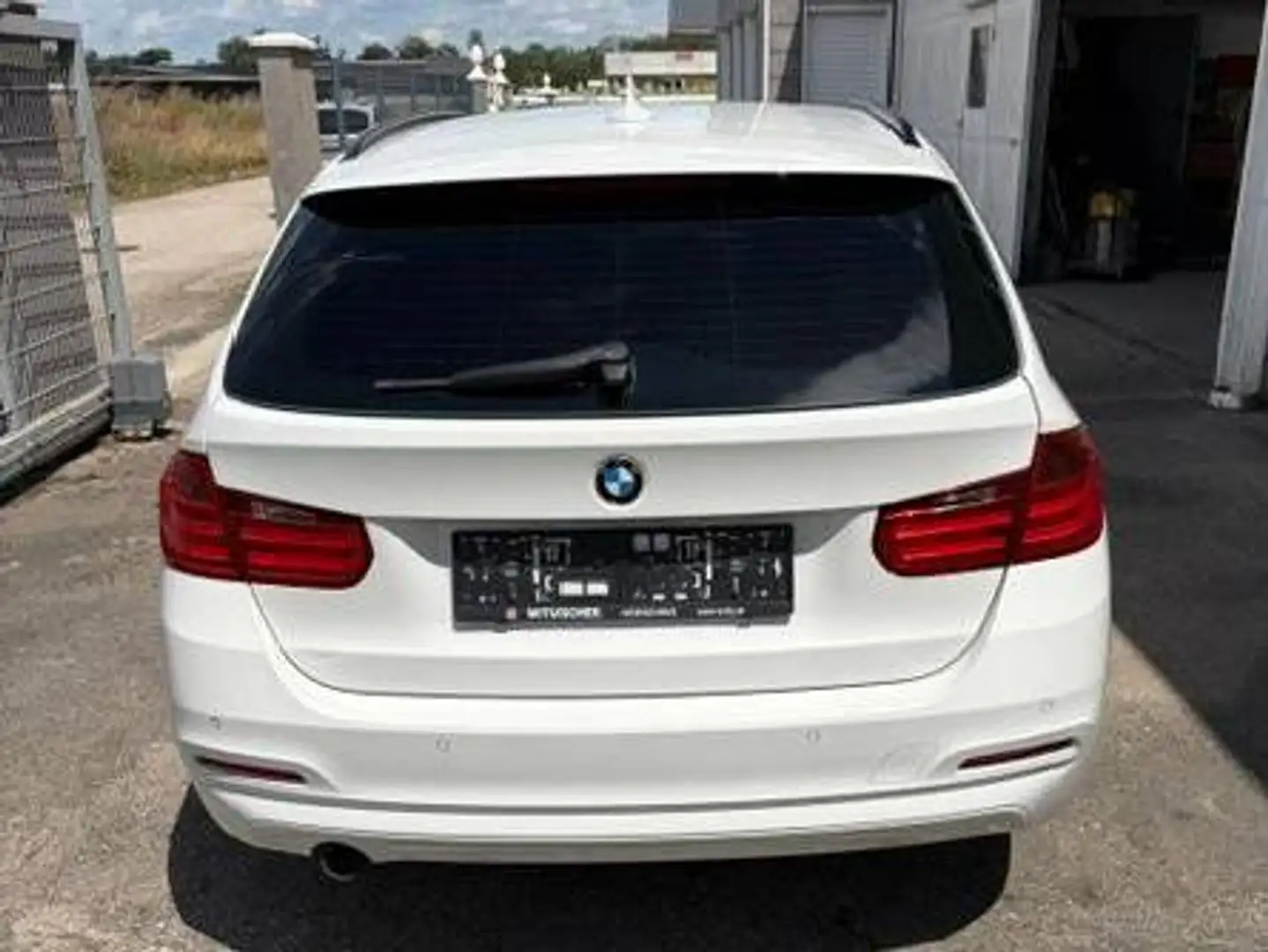 BMW 320 320d Touring Österreich-Paket Aut. Österreich-Paket Weiß - 2