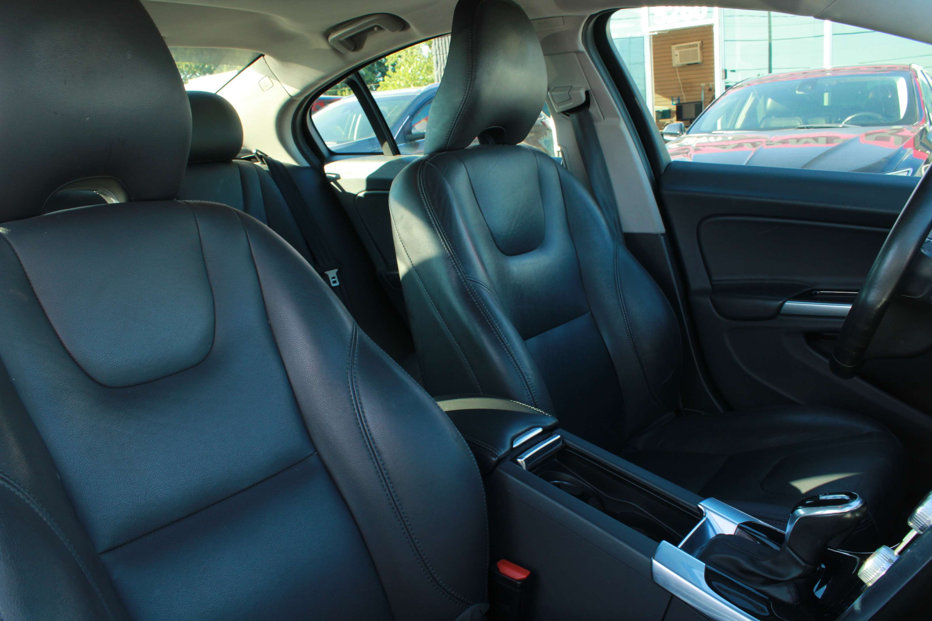 2018 Volvo S60 Dynamic - Image 14