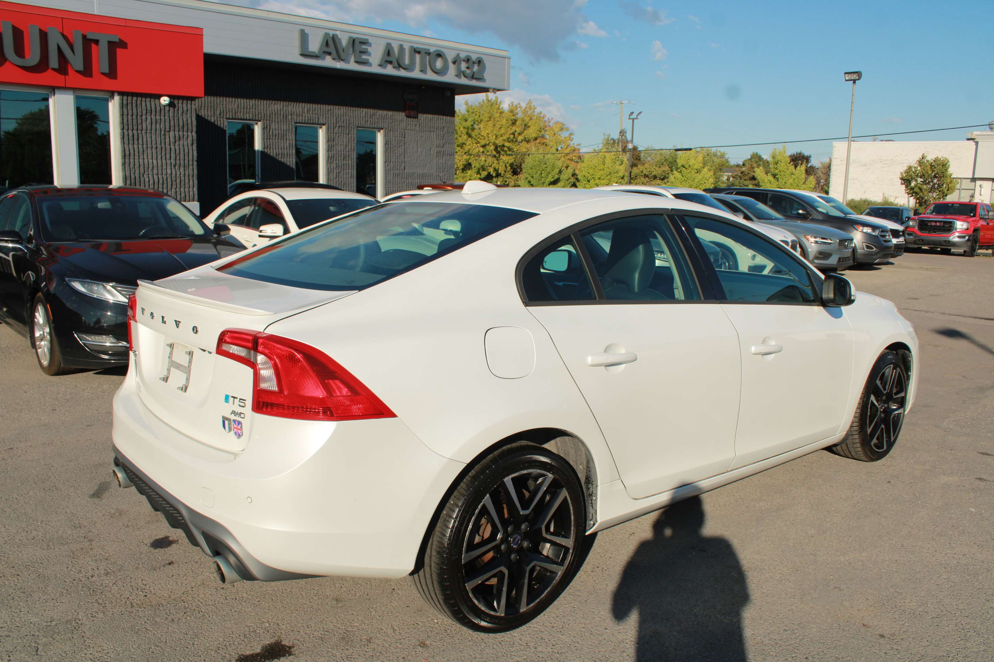 2018 Volvo S60 Dynamic - Image 7