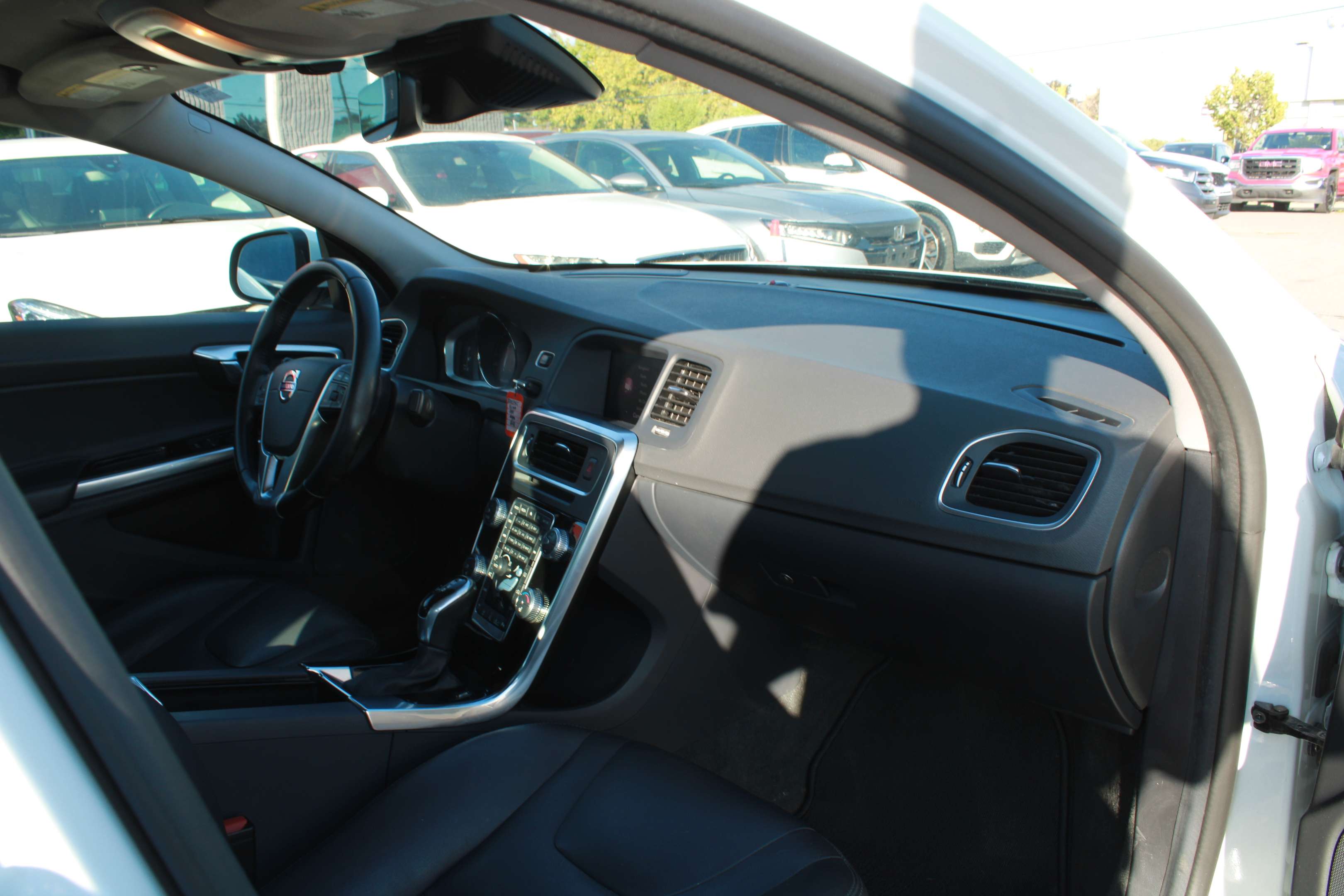 2018 Volvo S60 Dynamic - Image 13