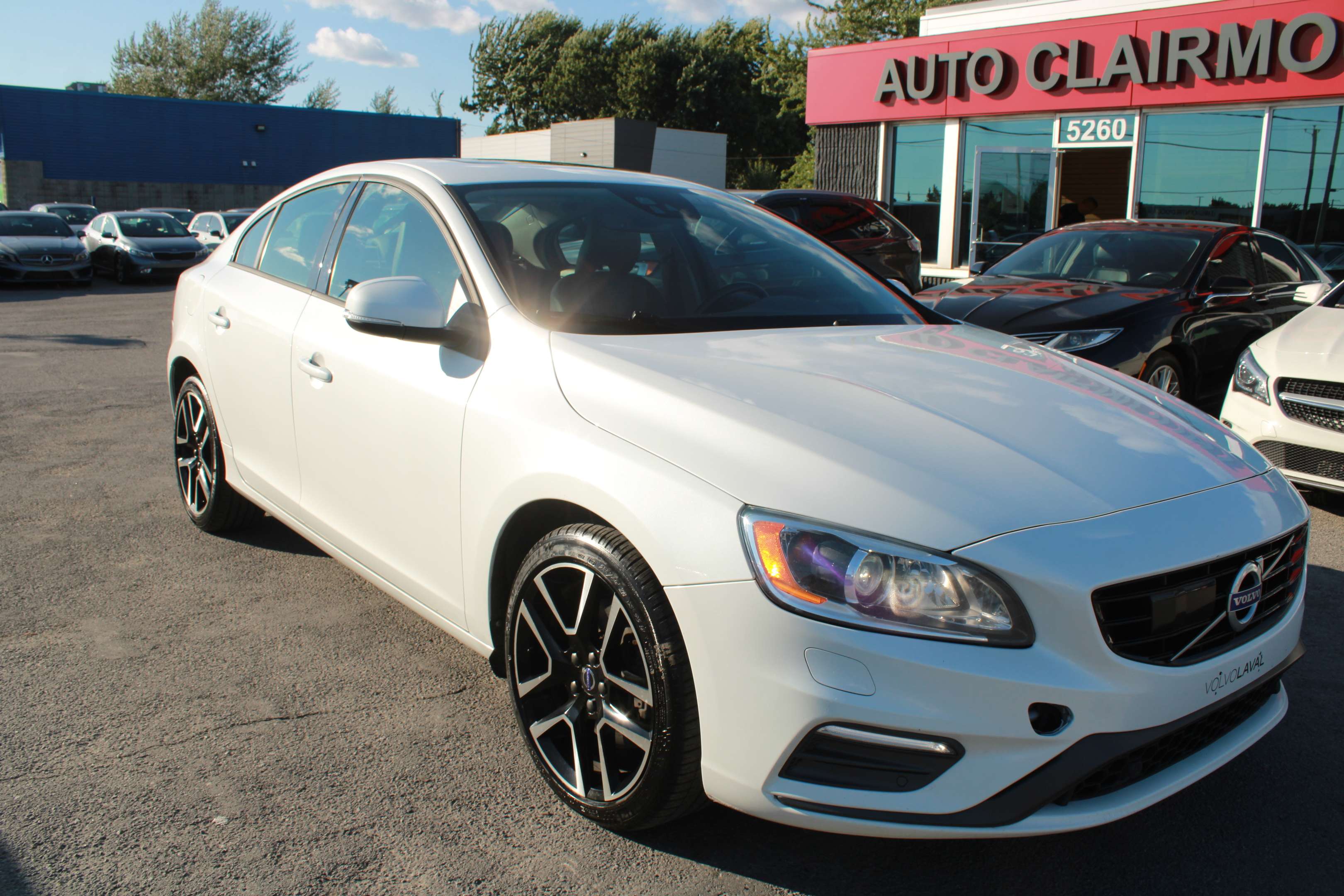 2018 Volvo S60 Dynamic - Image 9