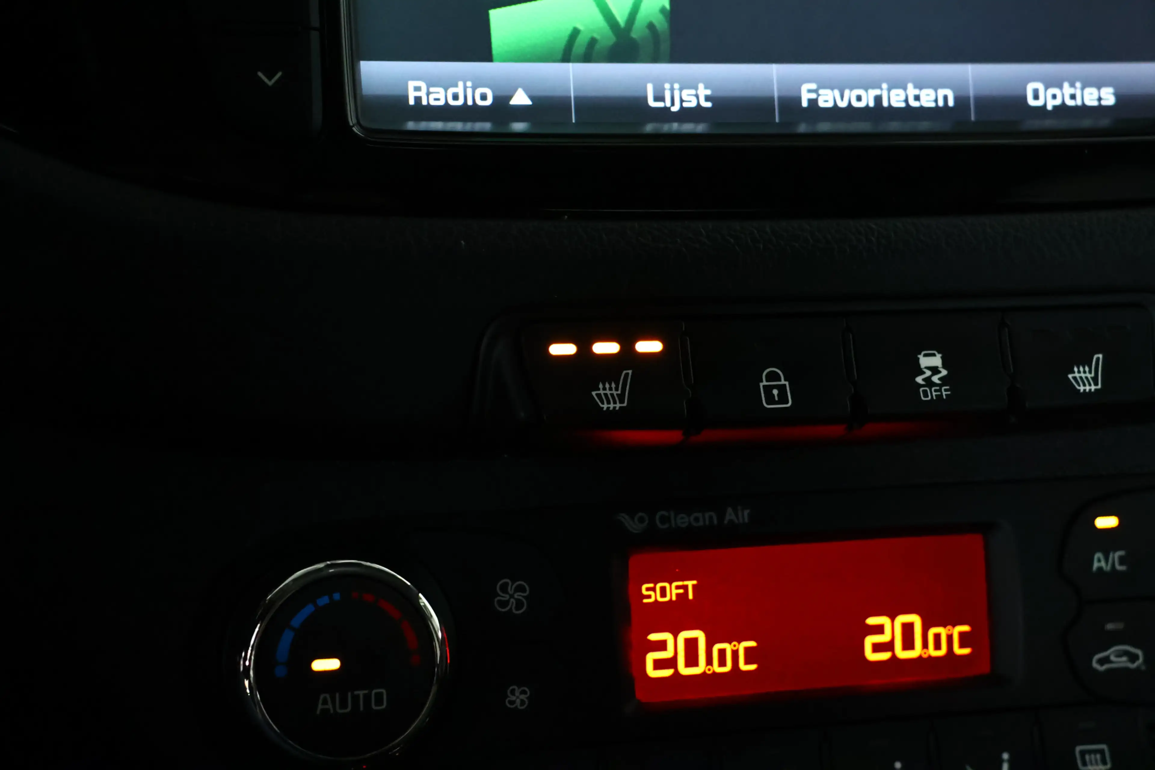 Kia Rio 1.4 CVVT DynamicLine / Automaat / Navi / Camera / — photo 26