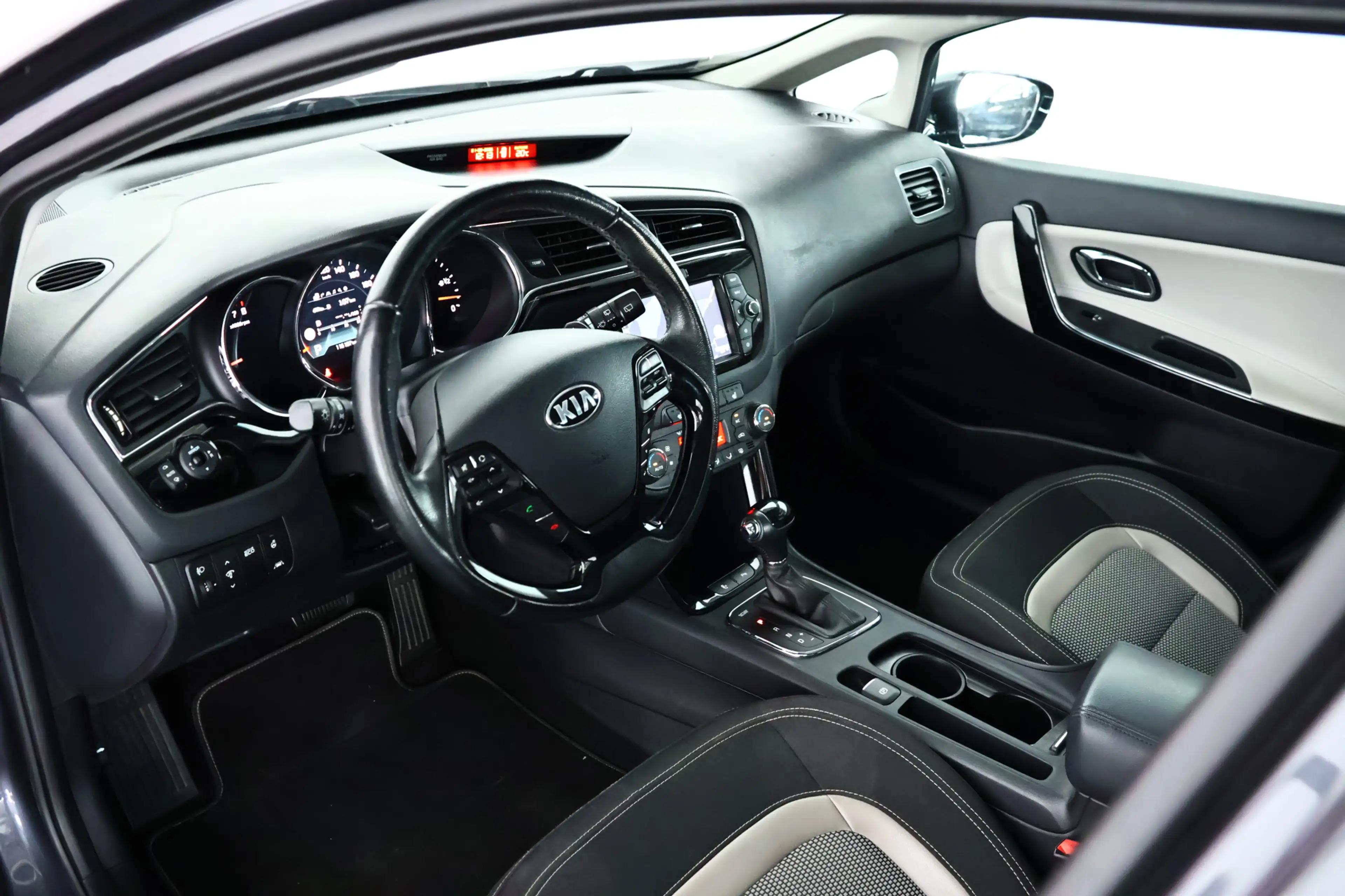 Kia Rio 1.4 CVVT DynamicLine / Automaat / Navi / Camera / — photo 3
