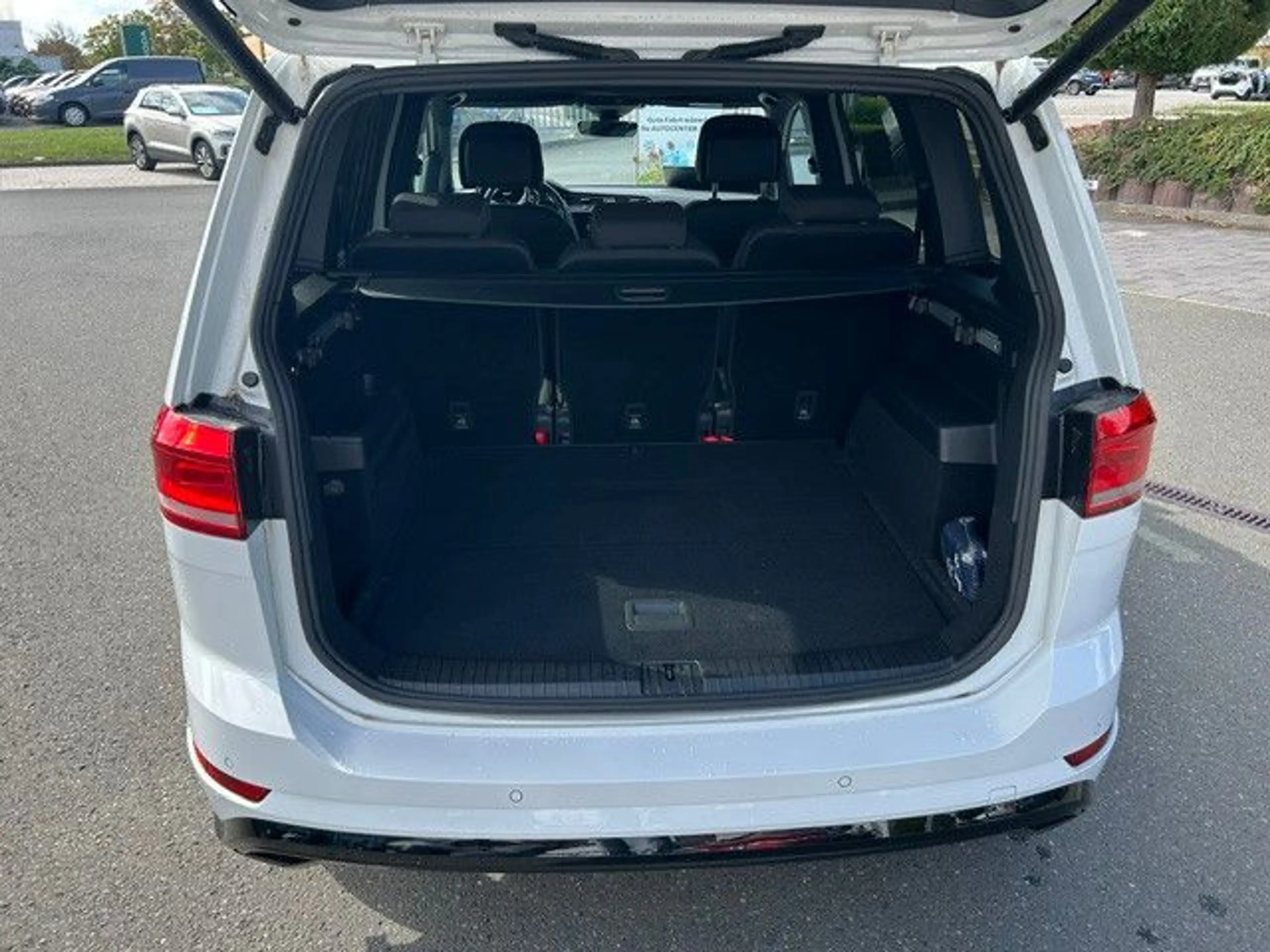 Volkswagen Touran Highline R-Line Standheizung Navi LED — photo 13