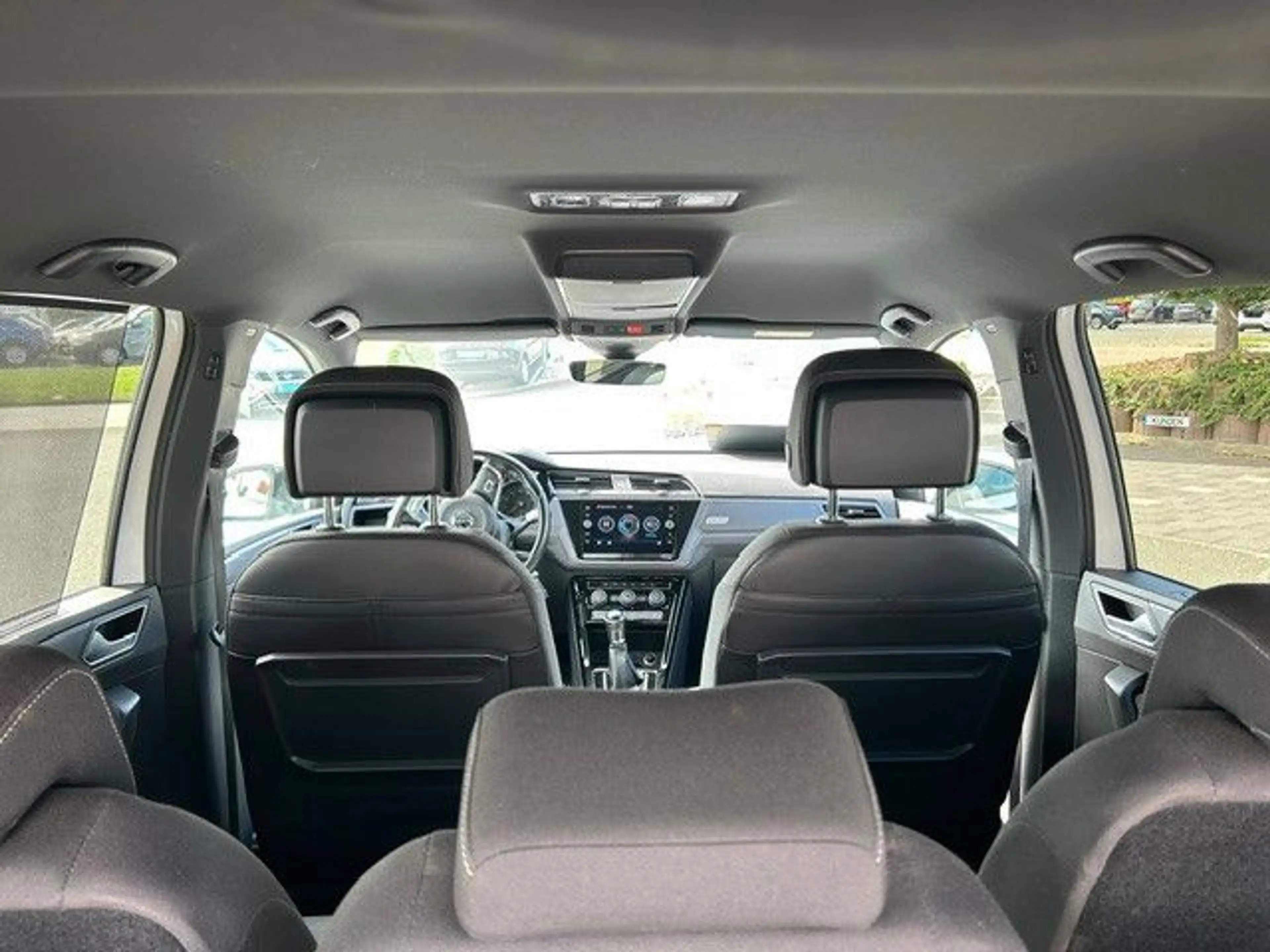 Volkswagen Touran Highline R-Line Standheizung Navi LED — photo 9