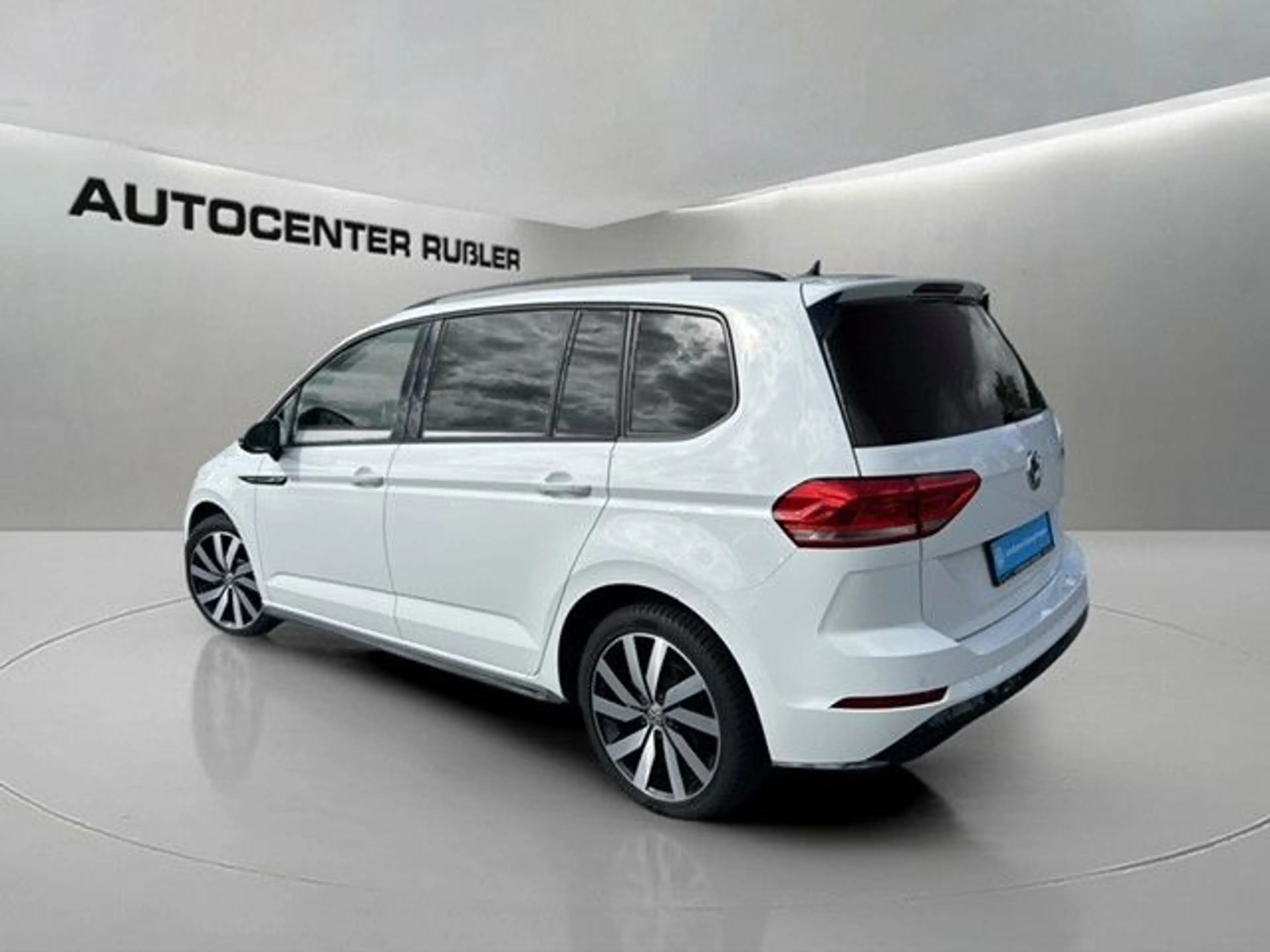 Volkswagen Touran Highline R-Line Standheizung Navi LED — photo 4
