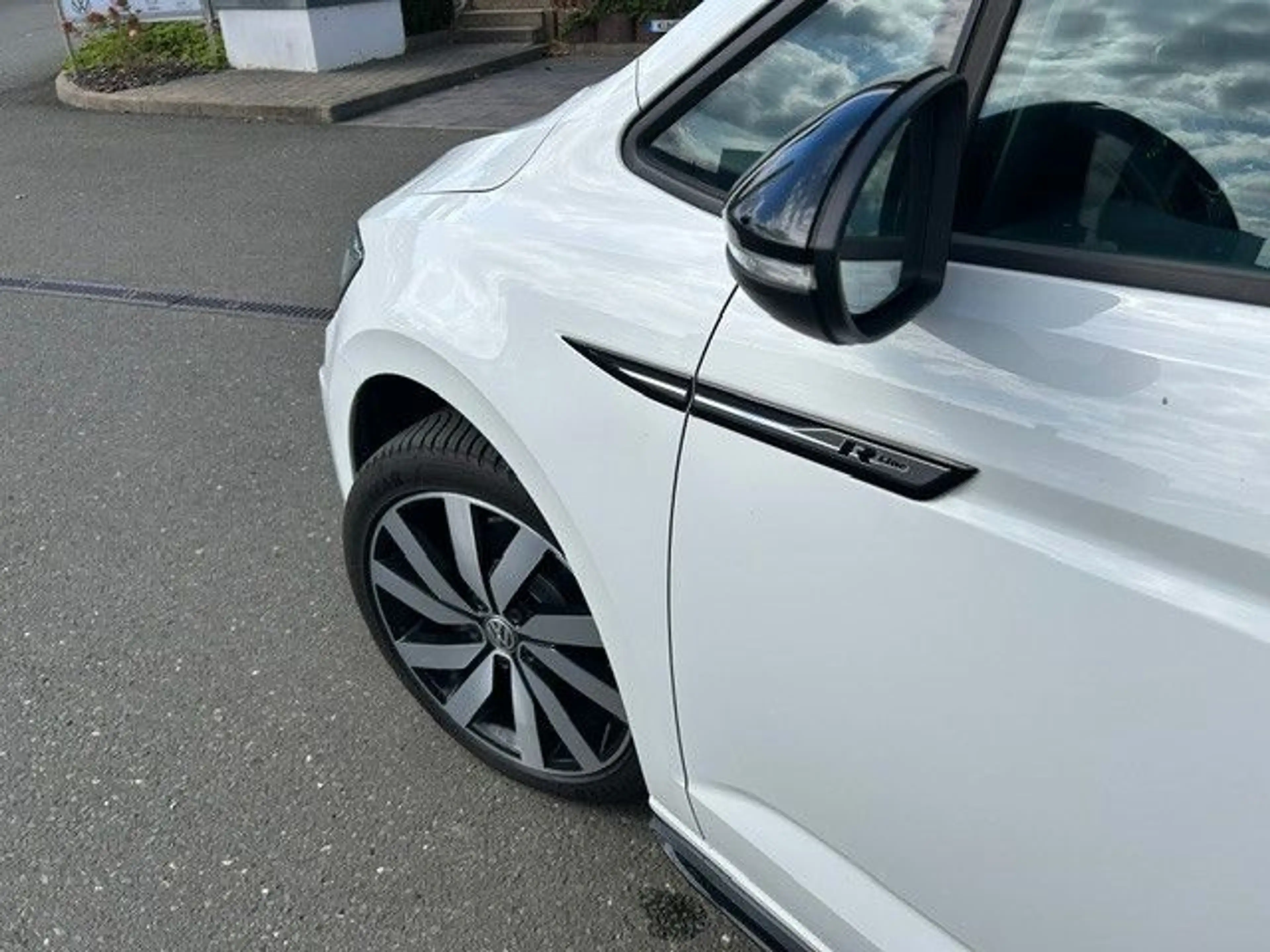 Volkswagen Touran Highline R-Line Standheizung Navi LED — photo 14