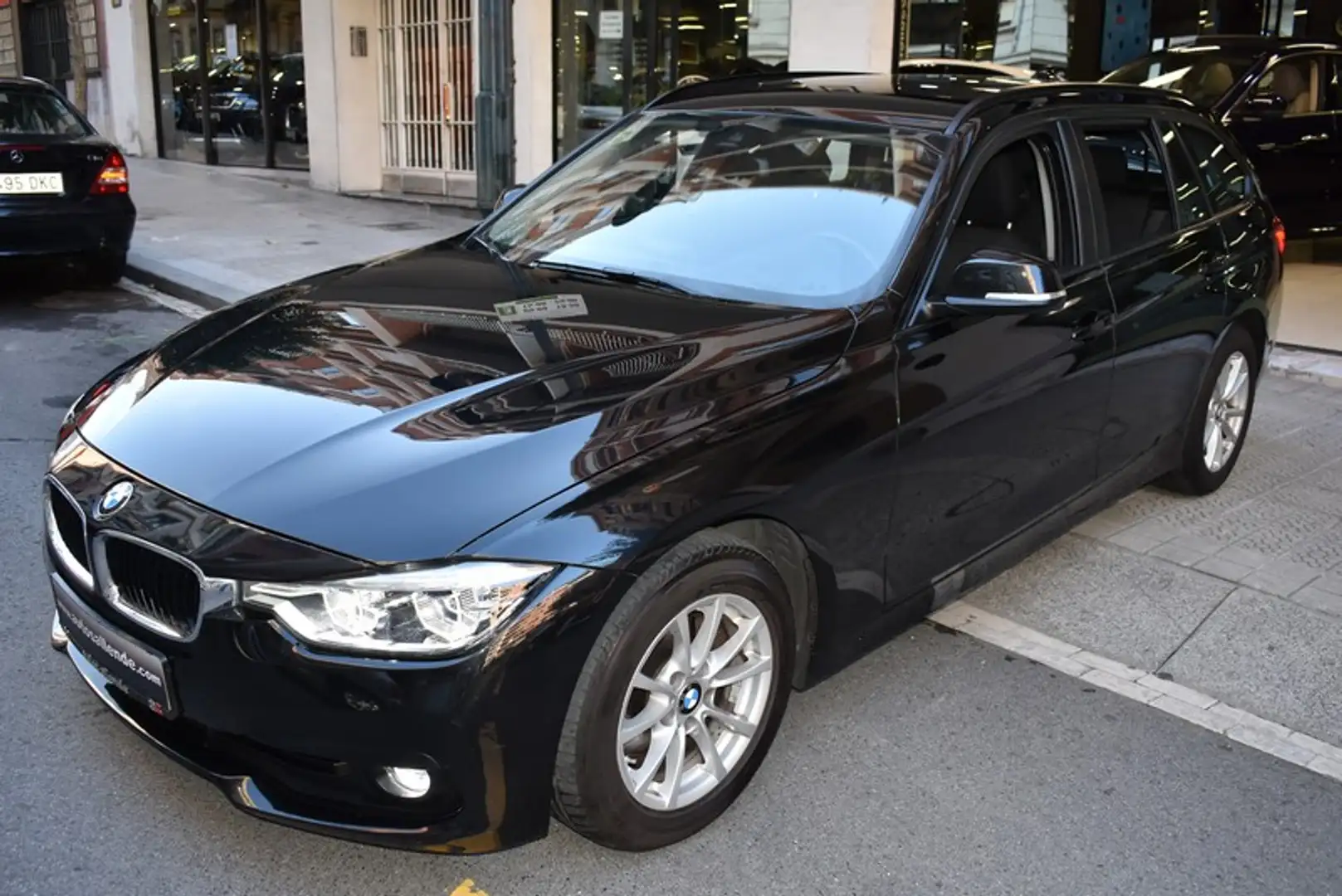 BMW 320 320d Touring Negro - 1