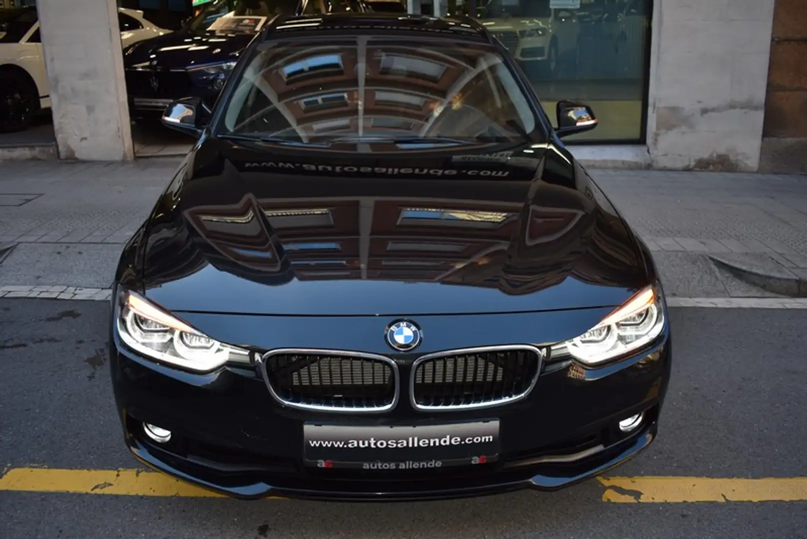 BMW 320 320d Touring Negro - 2