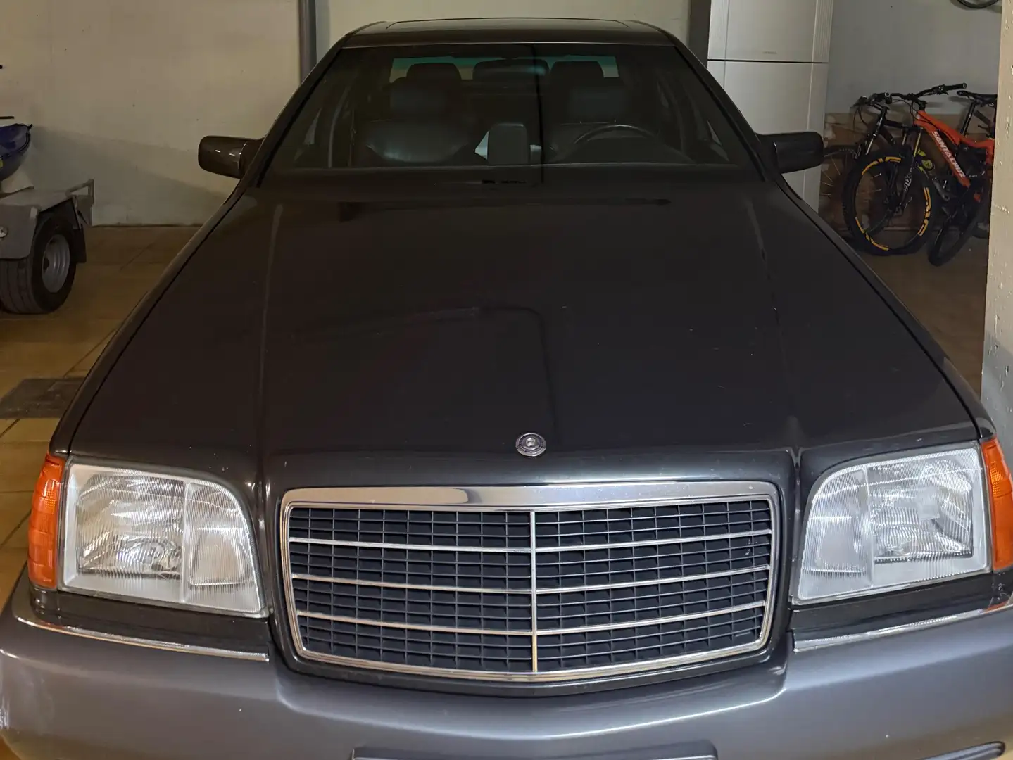 Mercedes-Benz 400 400 SE Schwarz - 2