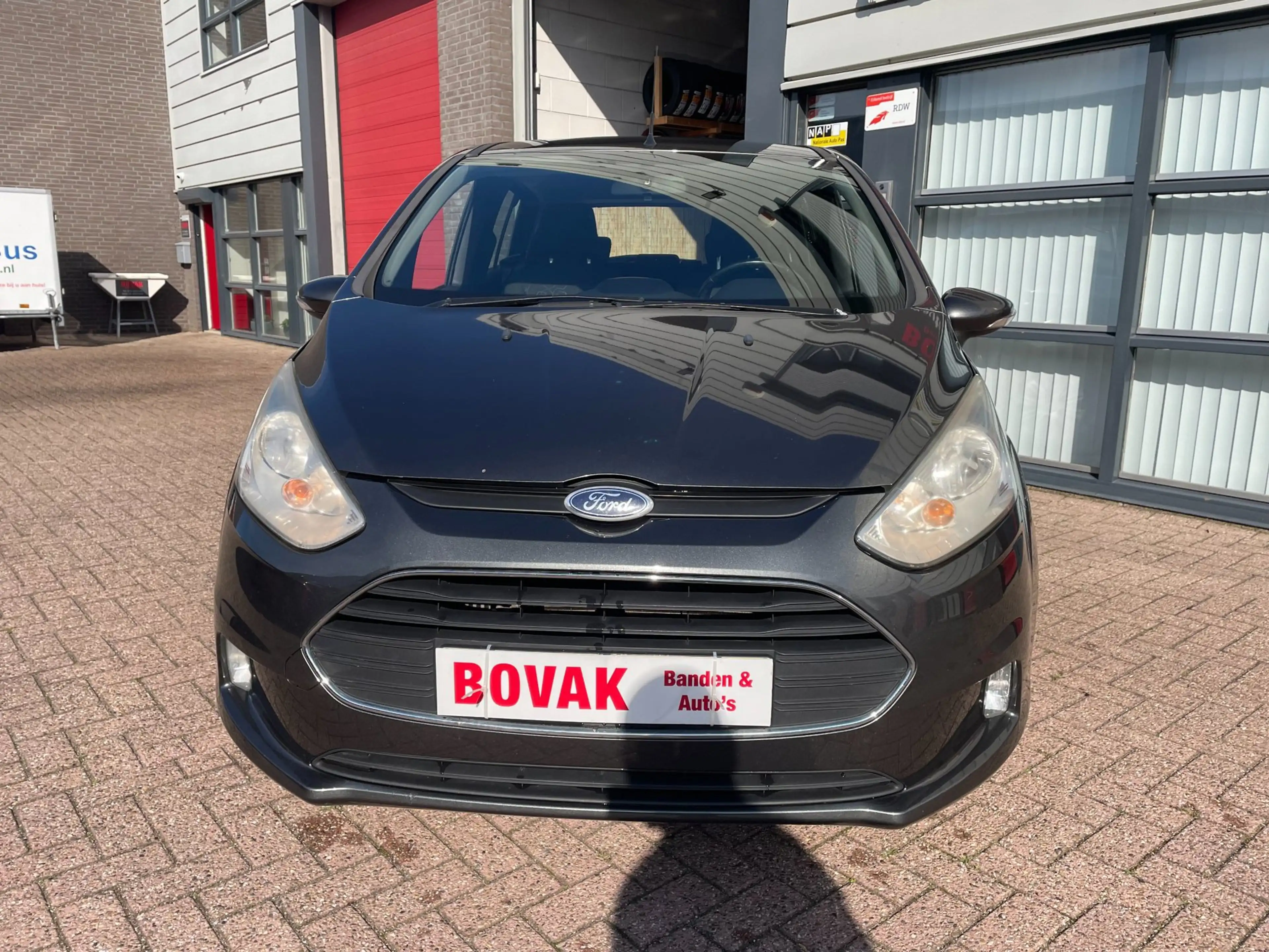 Ford B-Max 1.0 EcoBoost Titanium — photo 2