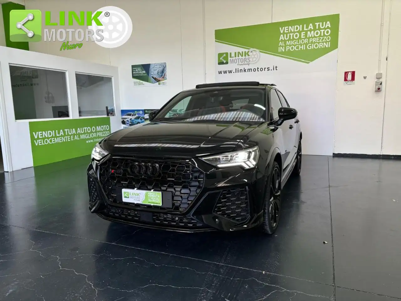 Audi RS Q3 SPB quattro S tronic — photo 1 of 15