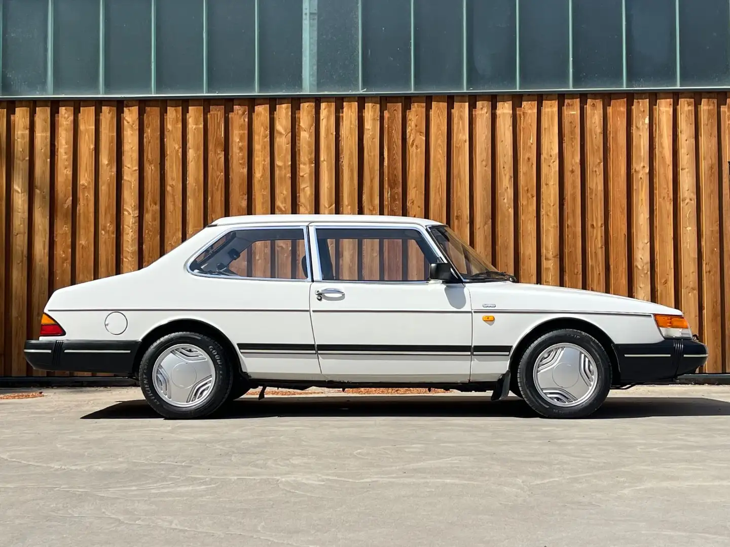 Saab 99 900i 5-Gang, 1a Pflegezustand, rostfrei Weiß - 1