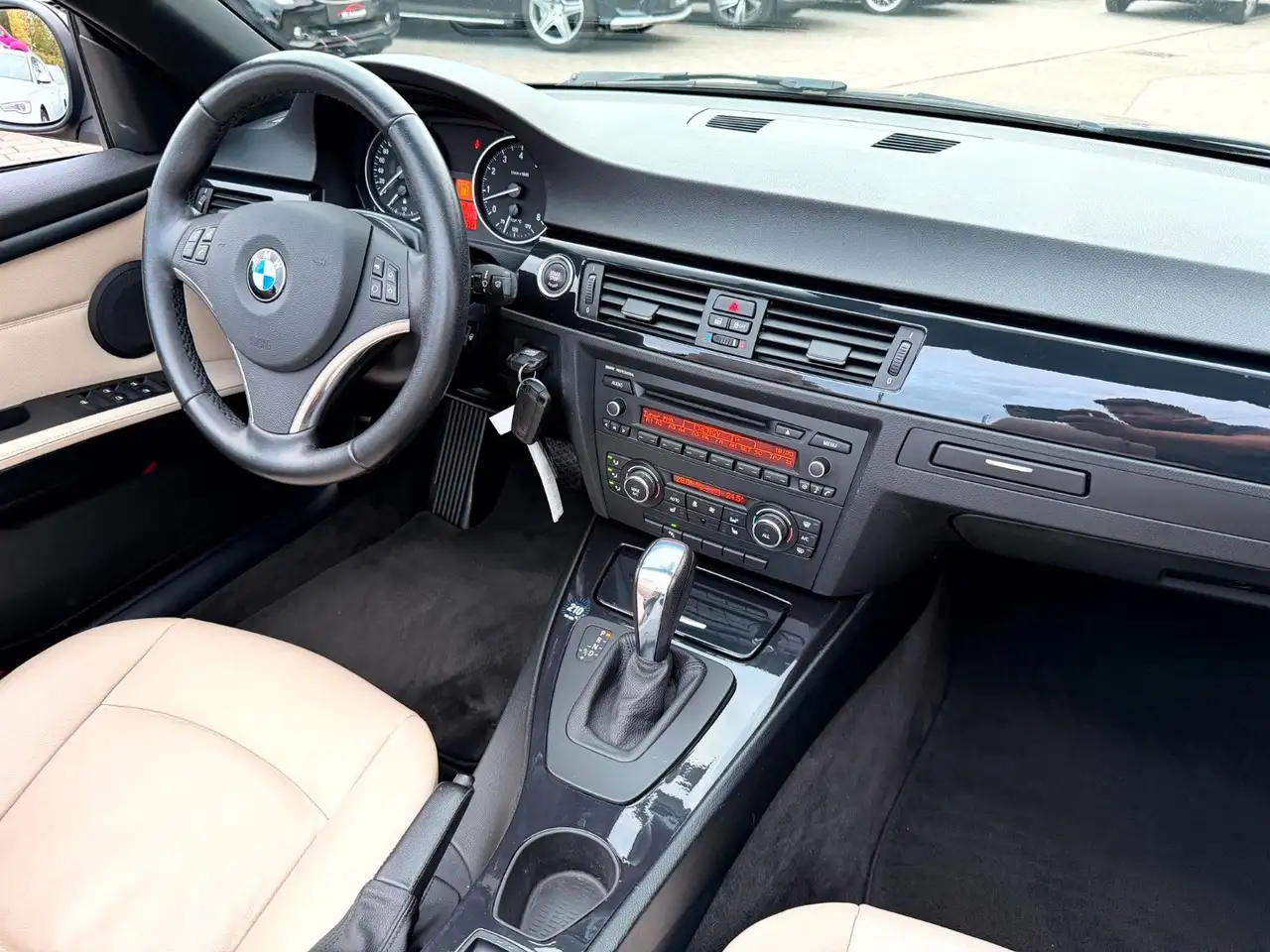 BMW 325i CABRIOLET 218 ch | ARRIÈRE |