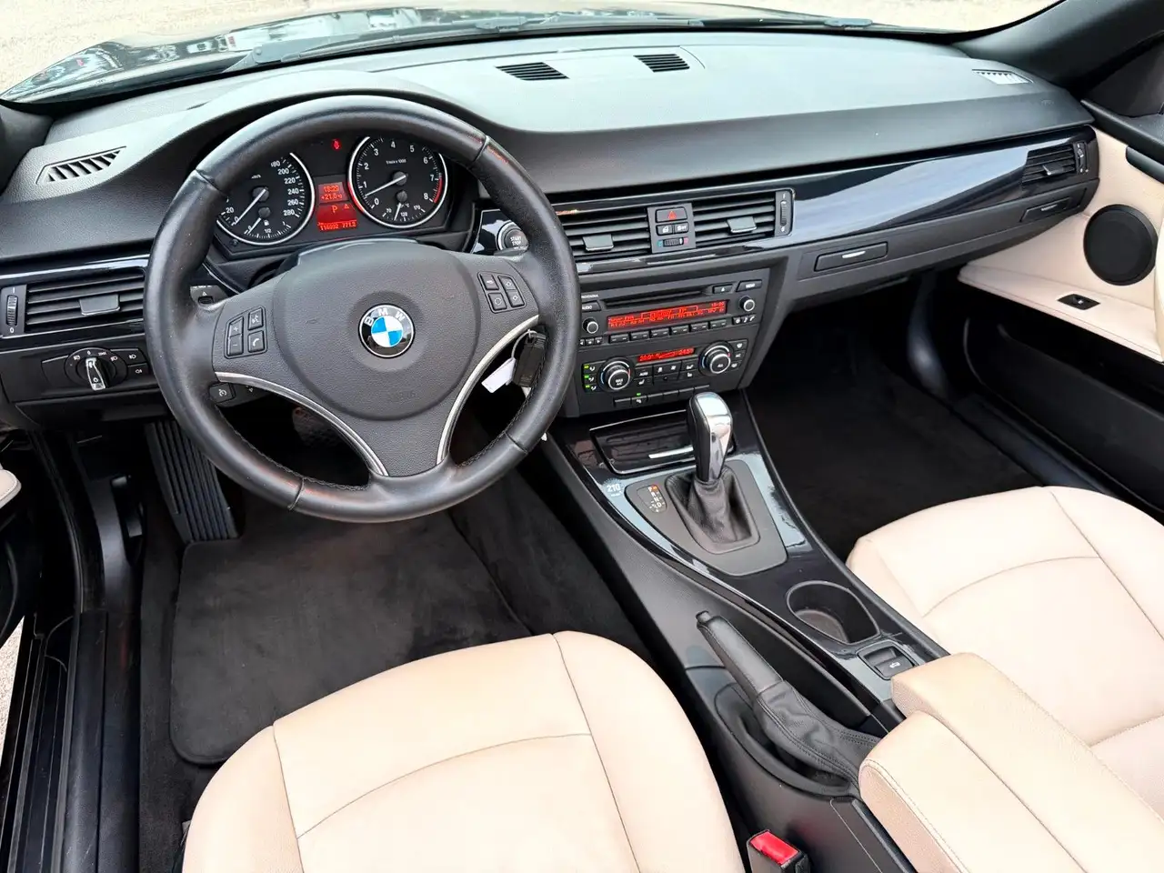BMW 325i CABRIOLET 218 ch | ARRIÈRE |