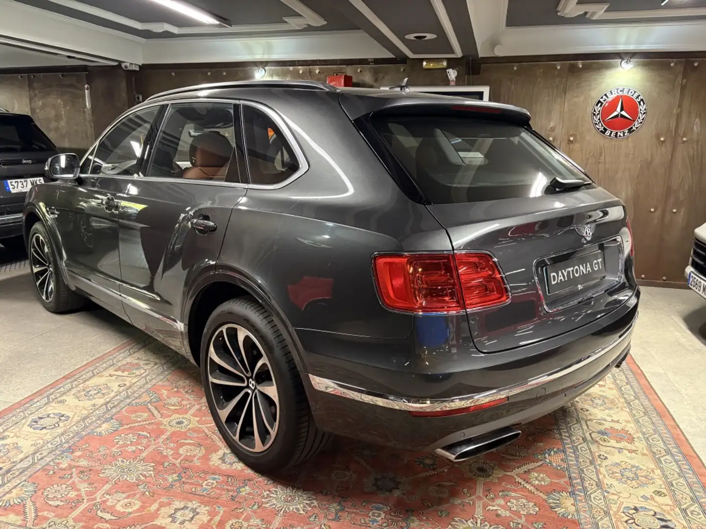 Bentley Bentayga 6.0 Grau - 2