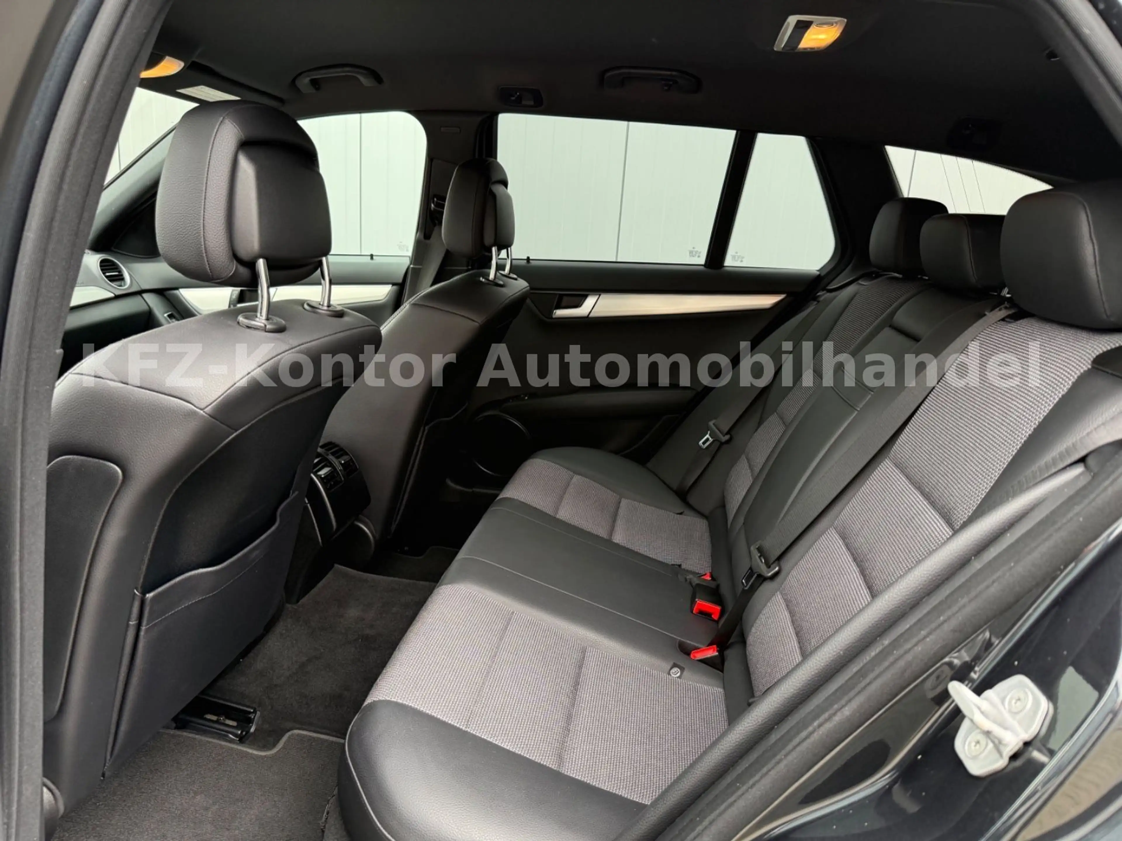 Mercedes-Benz C 300 T V6 4Matic AMG — photo 12