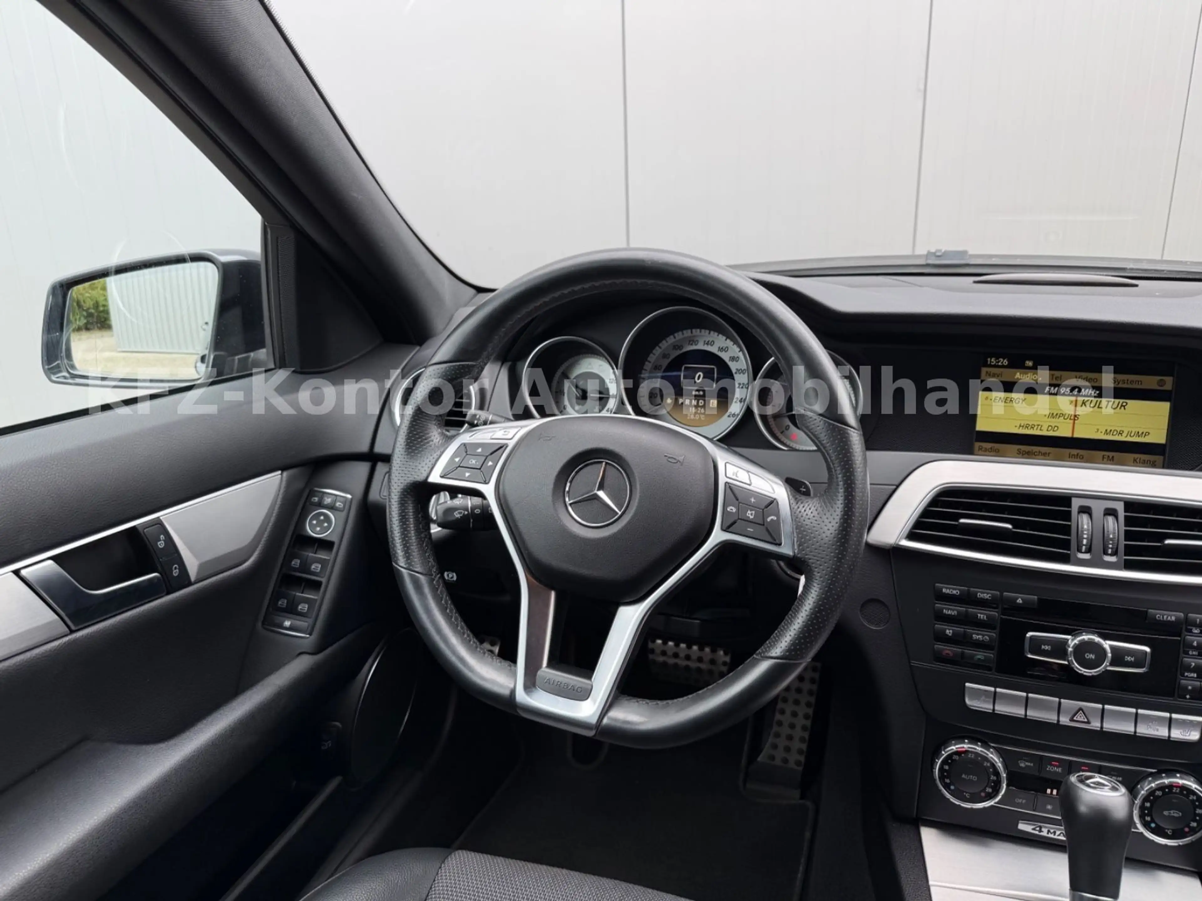 Mercedes-Benz C 300 T V6 4Matic AMG — photo 9