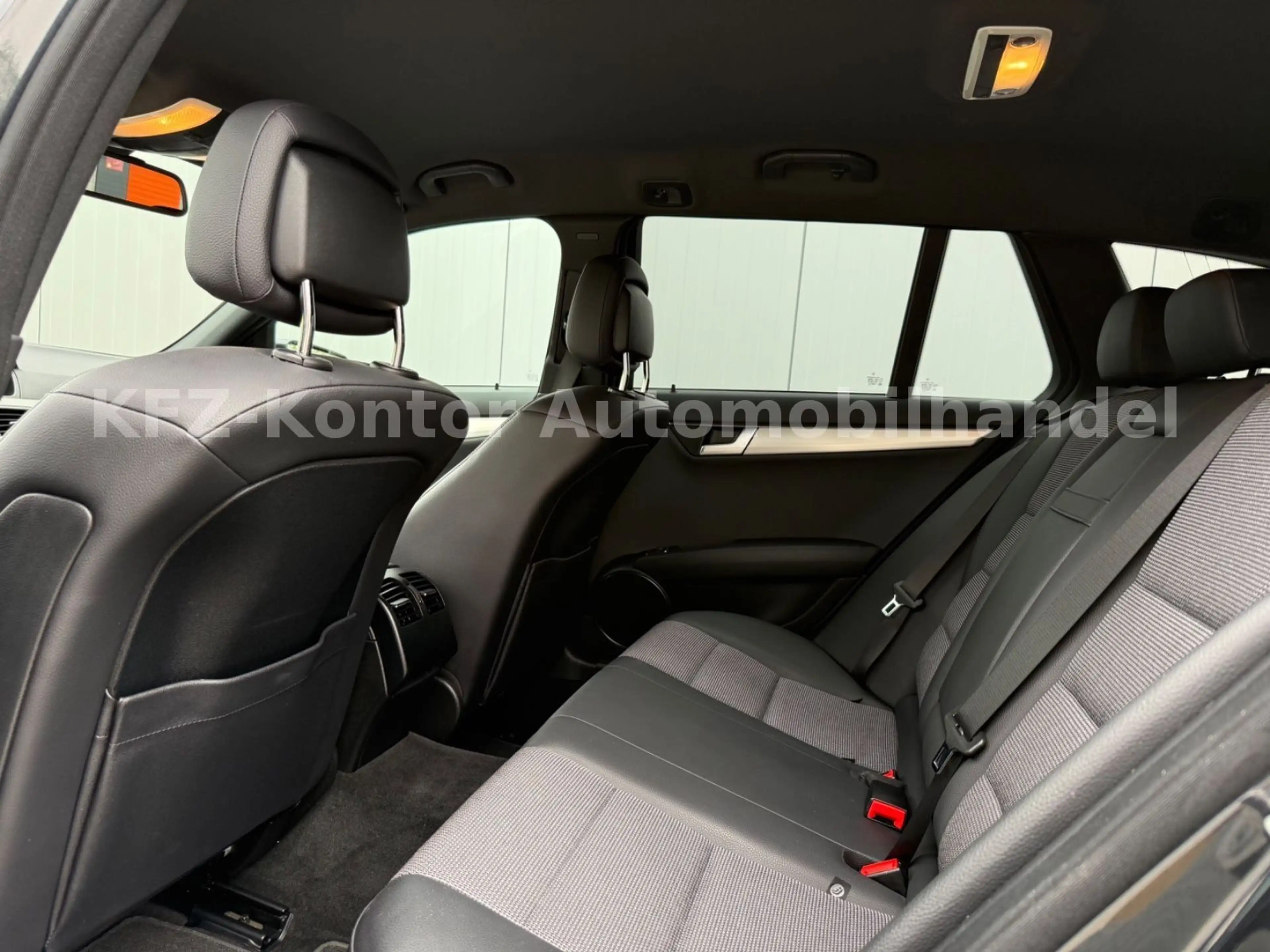 Mercedes-Benz C 300 T V6 4Matic AMG — photo 13