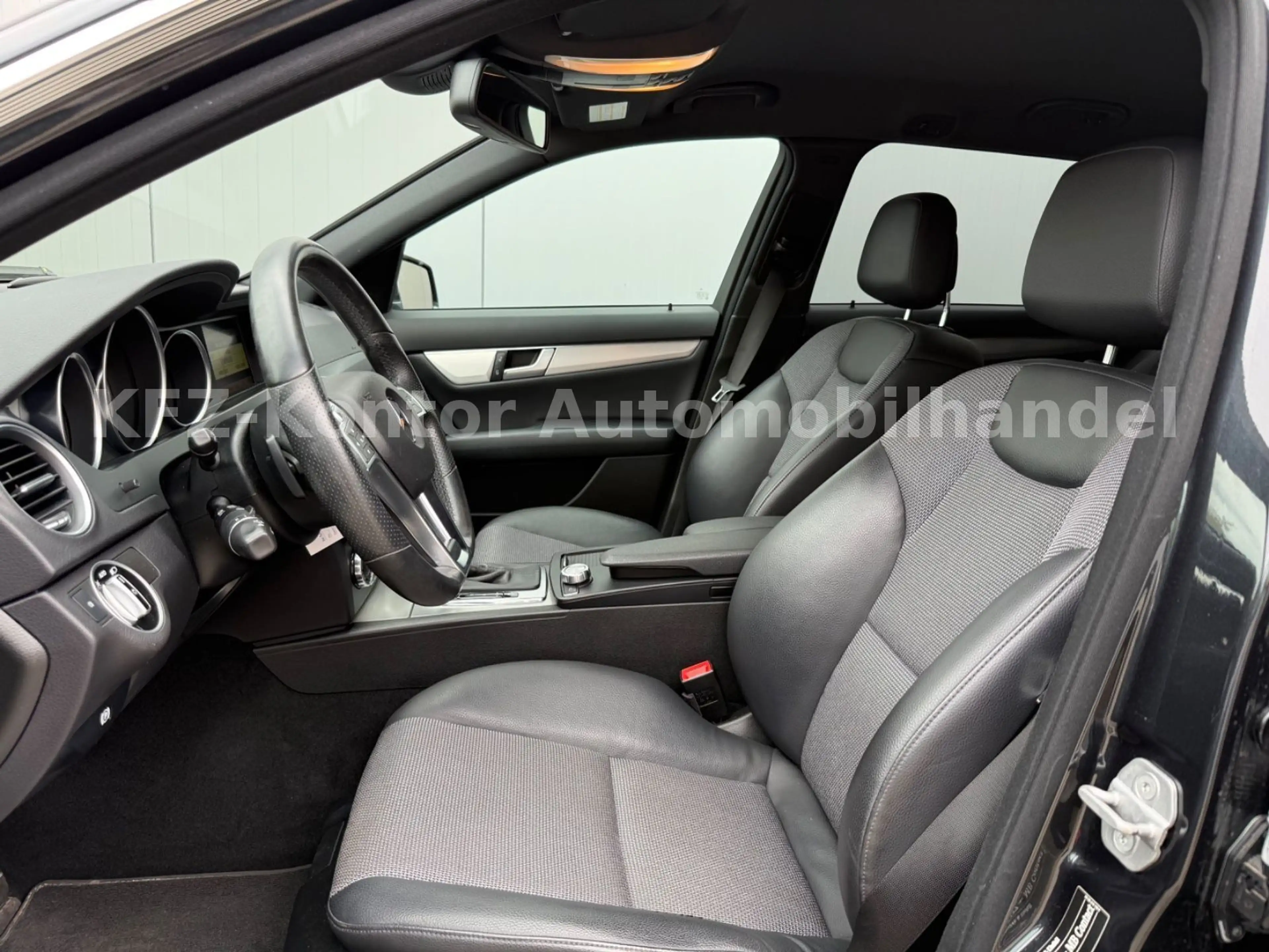 Mercedes-Benz C 300 T V6 4Matic AMG — photo 11