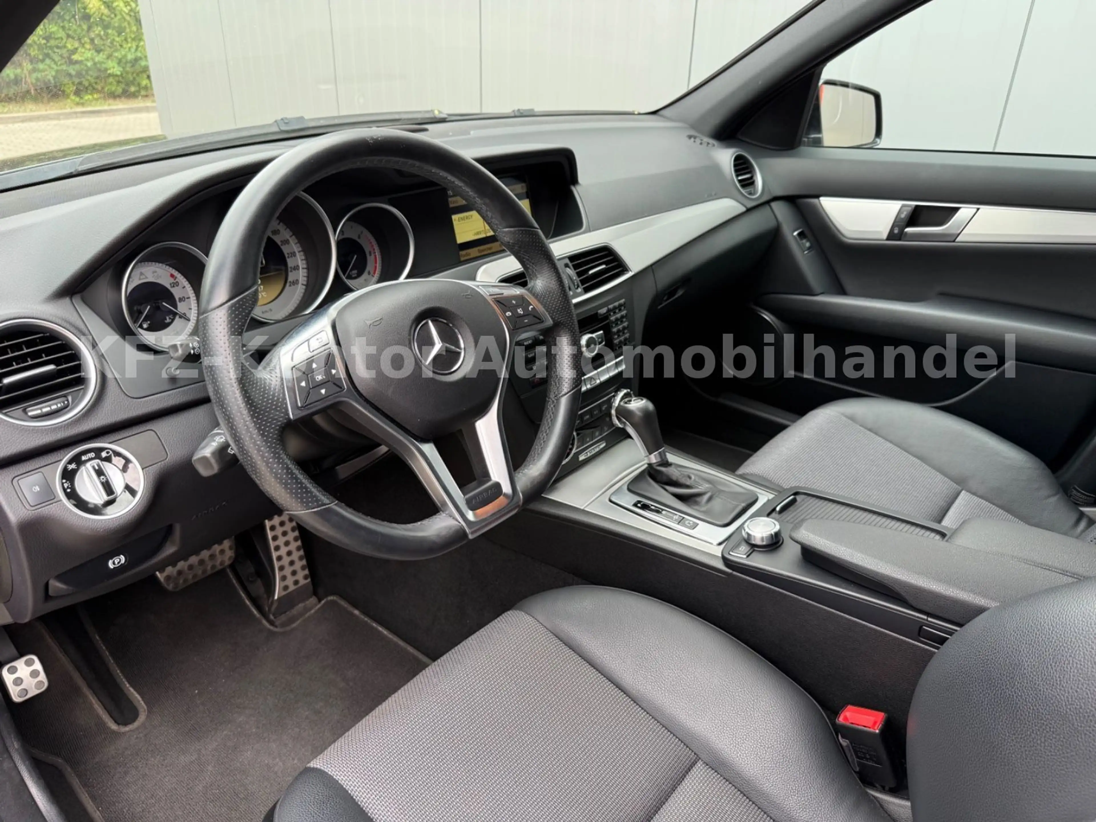 Mercedes-Benz C 300 T V6 4Matic AMG — photo 10
