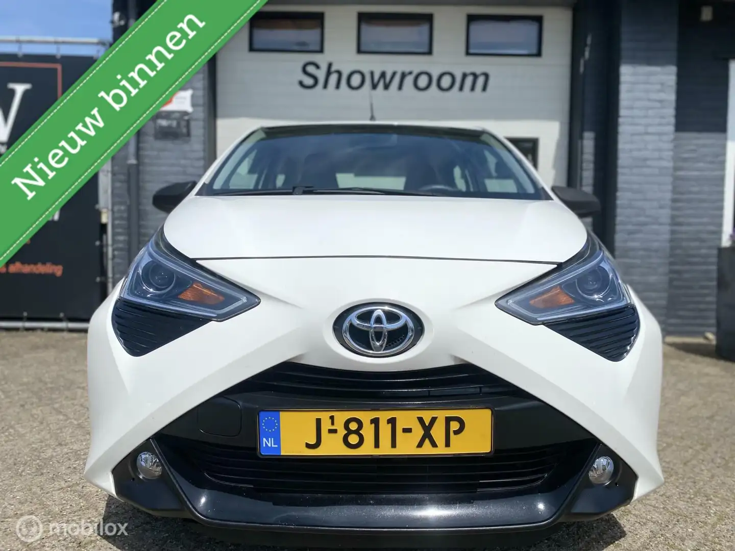 Toyota Aygo 1.0 VVT-i x-fun Wit - 2