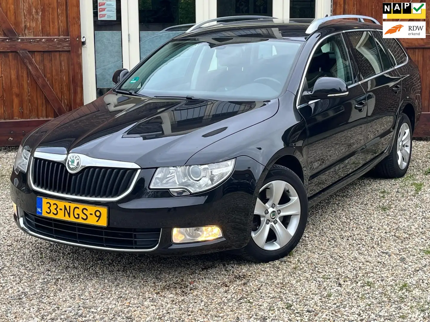 Skoda Superb Combi 1.8 TSI DSG Ambition Business Line Zwart - 1