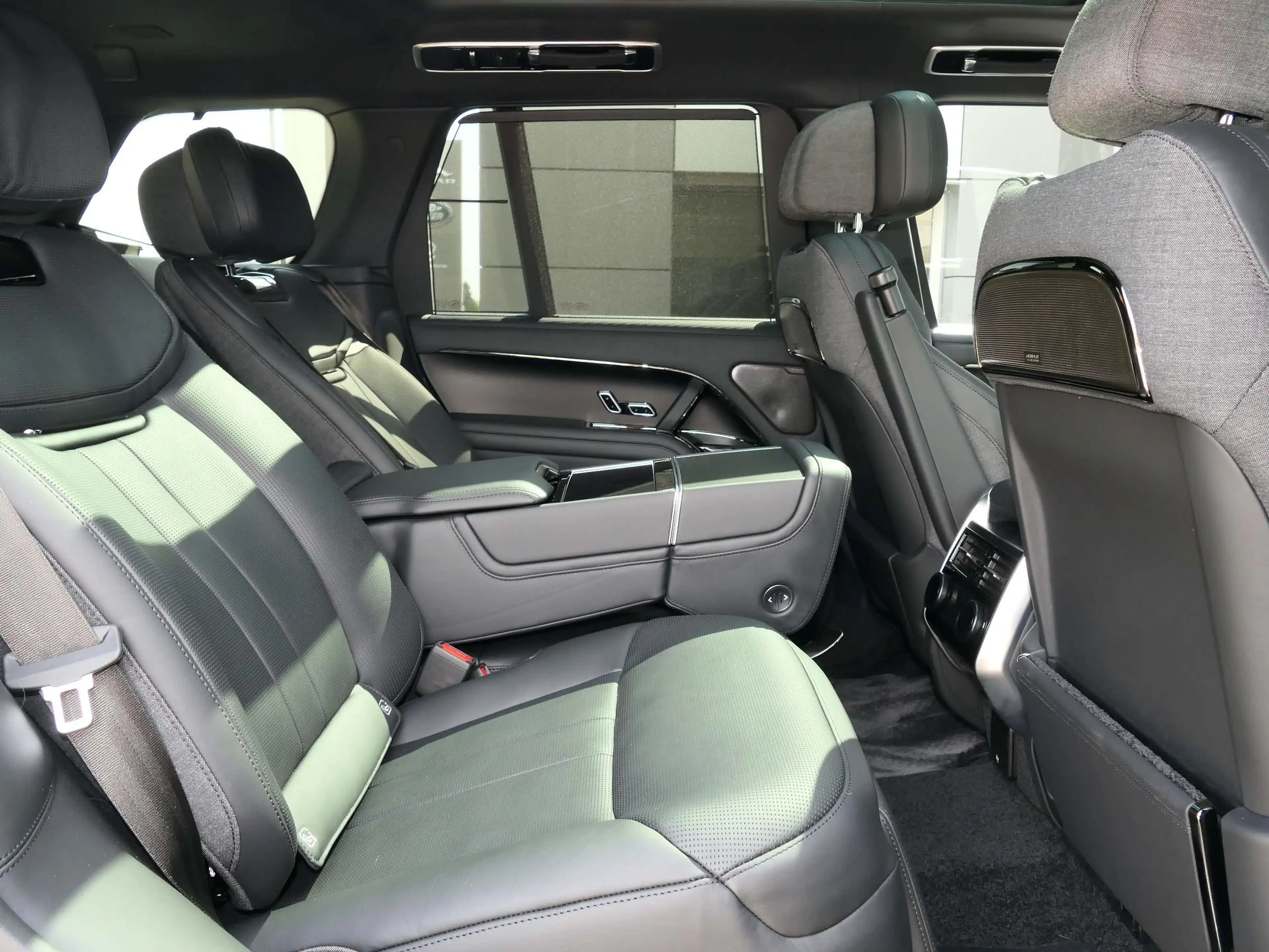 Land Rover Range Rover SWB P615 SV | Special Request | — photo 13