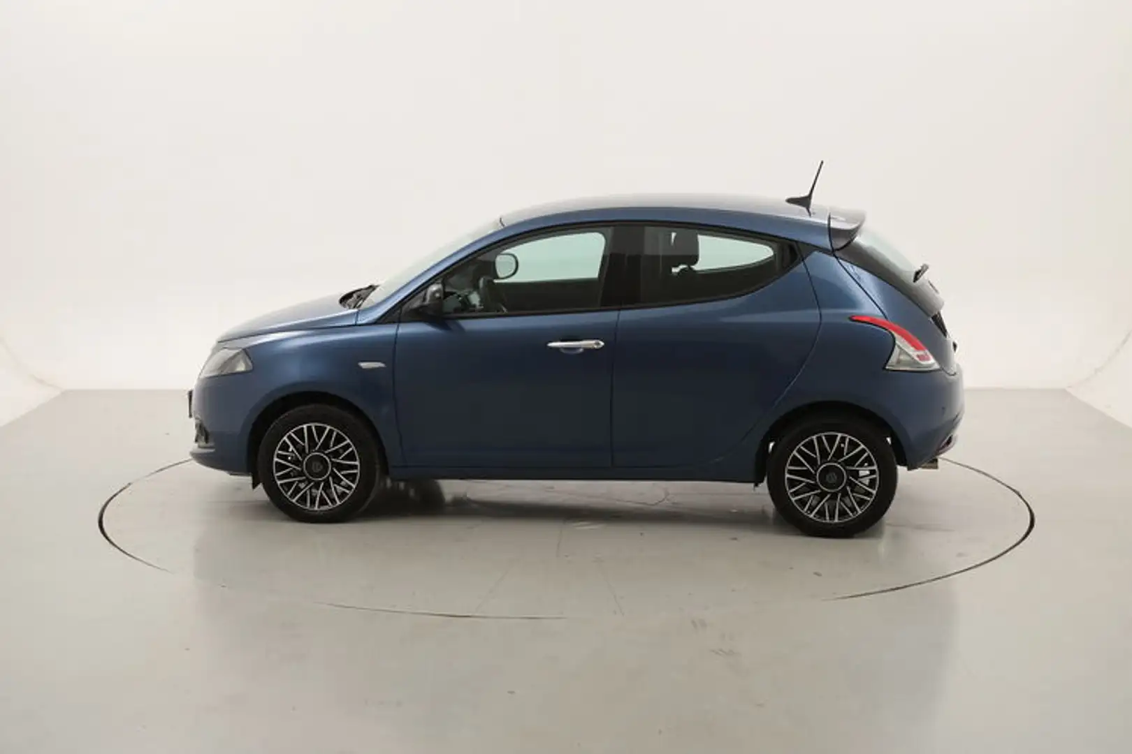 Lancia Ypsilon Hybrid Platino 1.0 Mild Hybrid 70CV Blu/Azzurro - 2