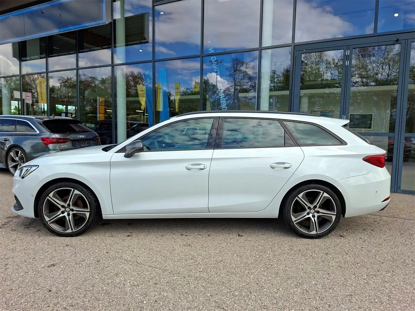 SEAT Leon Kombi FR 1,5 TSI ACT Weiß - 2
