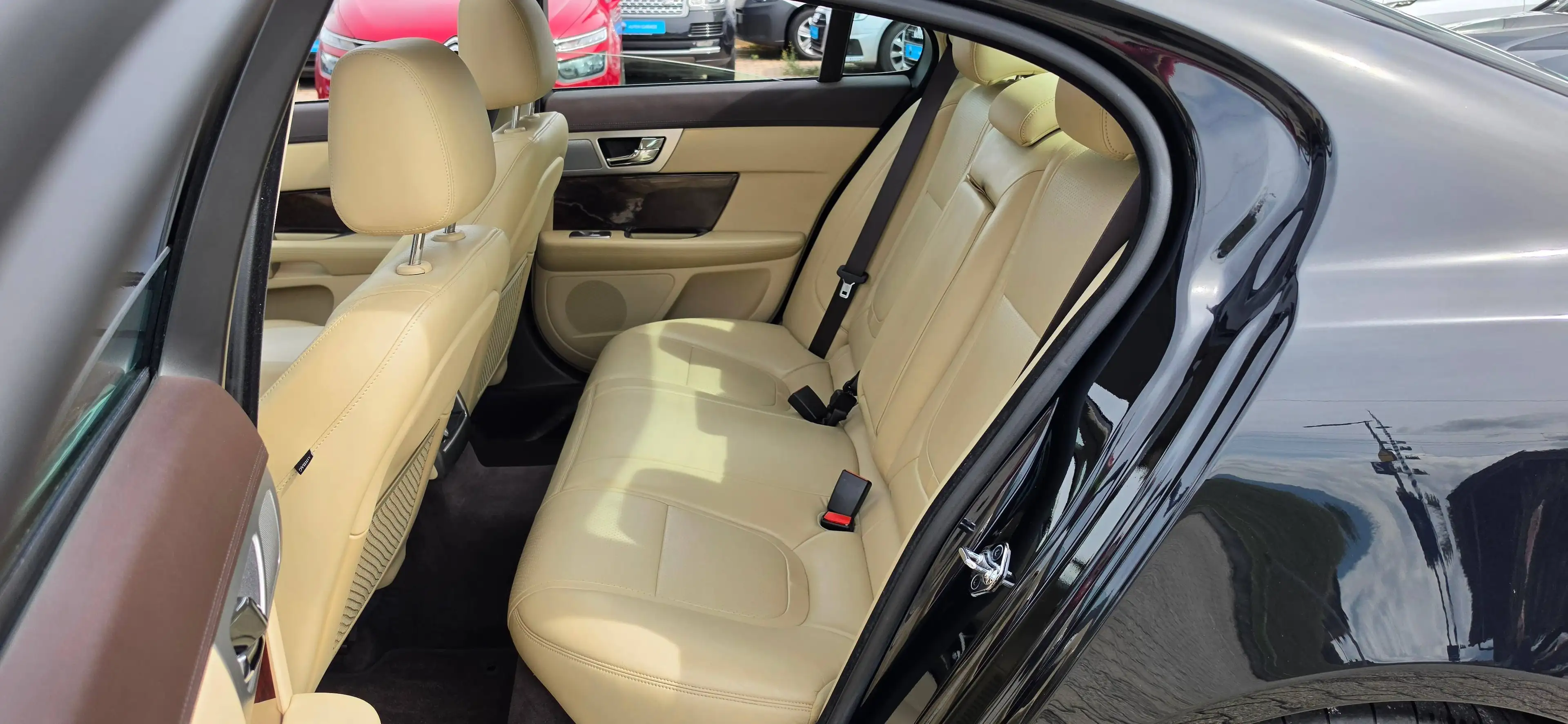 Jaguar XF XF*3.0*V6*Aut.*Navi*Leder*Kamera*Keyless*Sitzheizung*Sitzbelüftung*El.Sitze* — photo 14