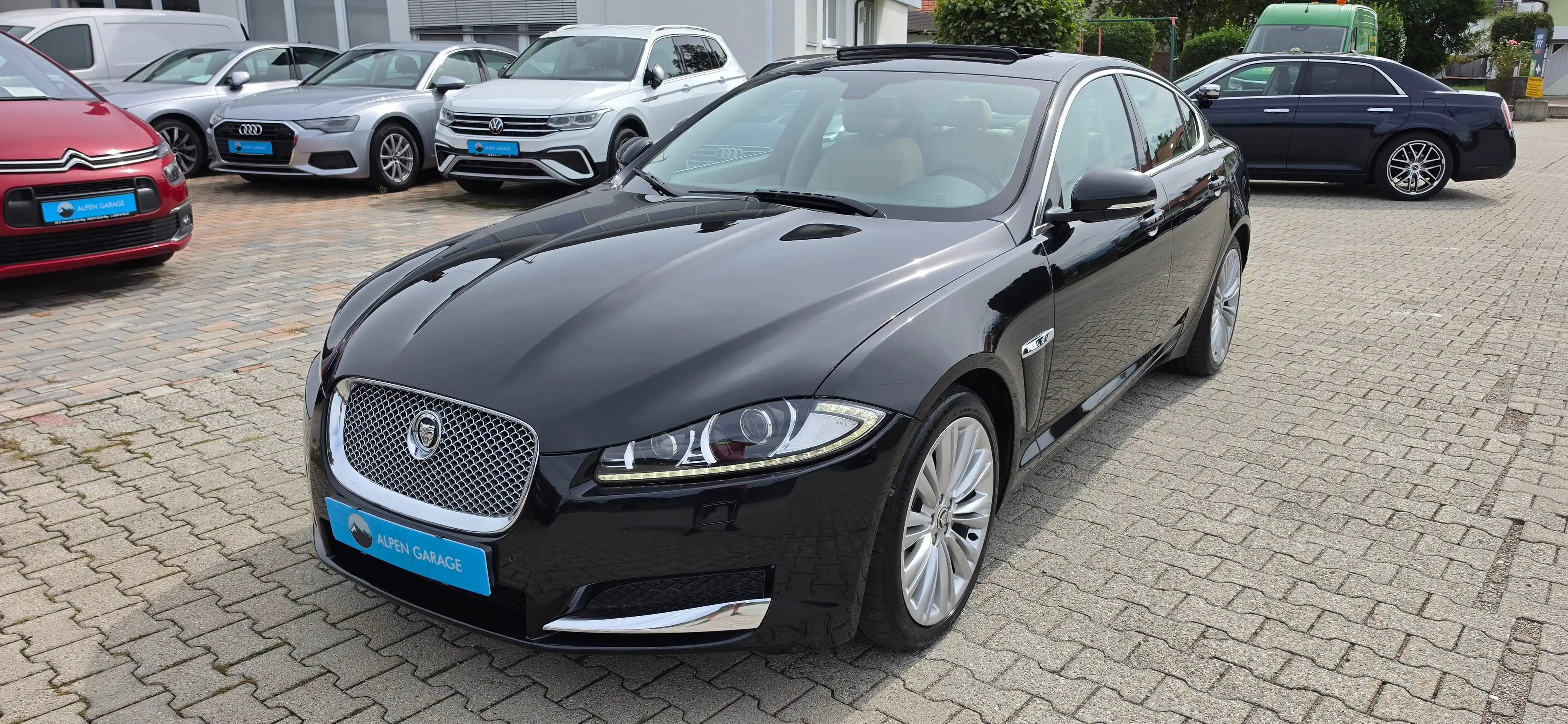 Jaguar XF XF*3.0*V6*Aut.*Navi*Leder*Kamera*Keyless*Sitzheizung*Sitzbelüftung*El.Sitze*
