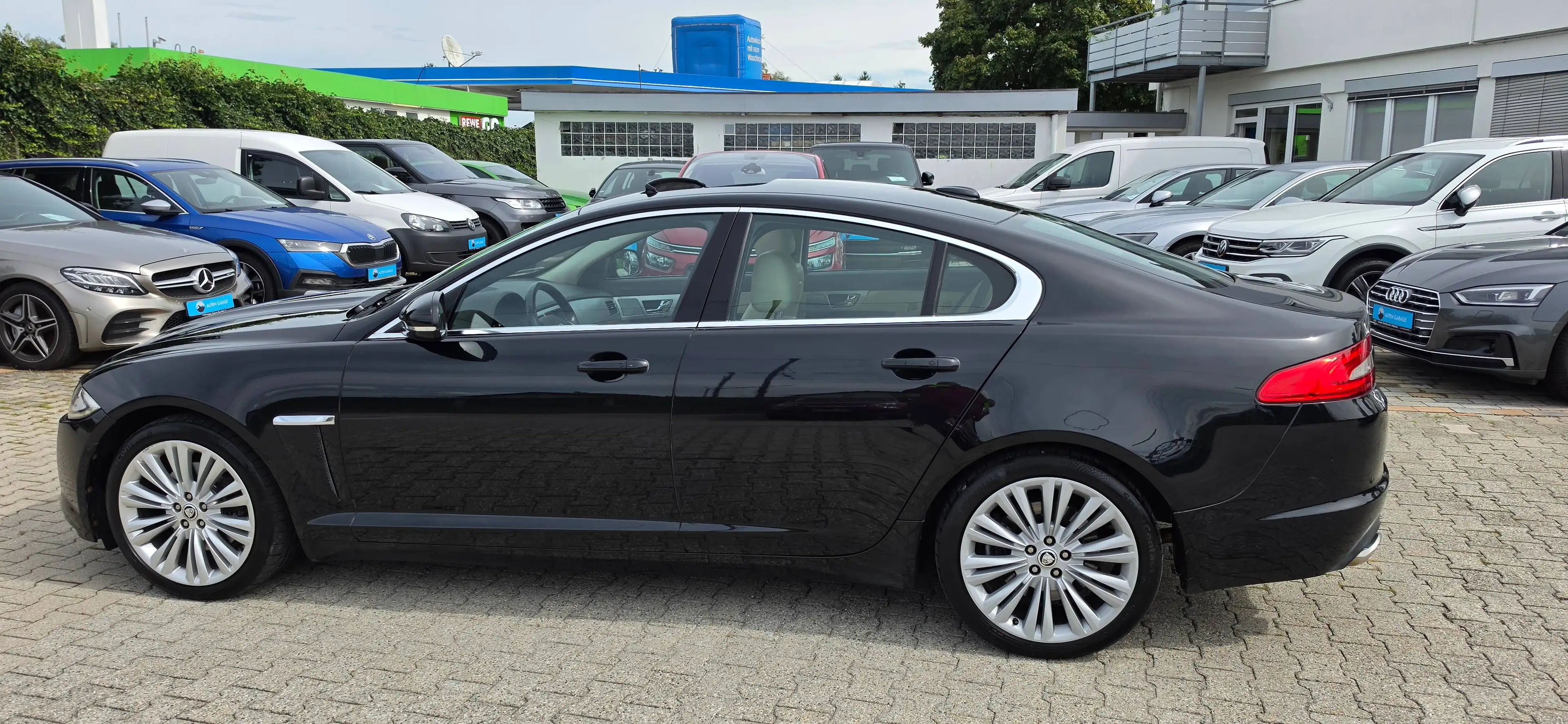 Jaguar XF XF*3.0*V6*Aut.*Navi*Leder*Kamera*Keyless*Sitzheizung*Sitzbelüftung*El.Sitze* — photo 3