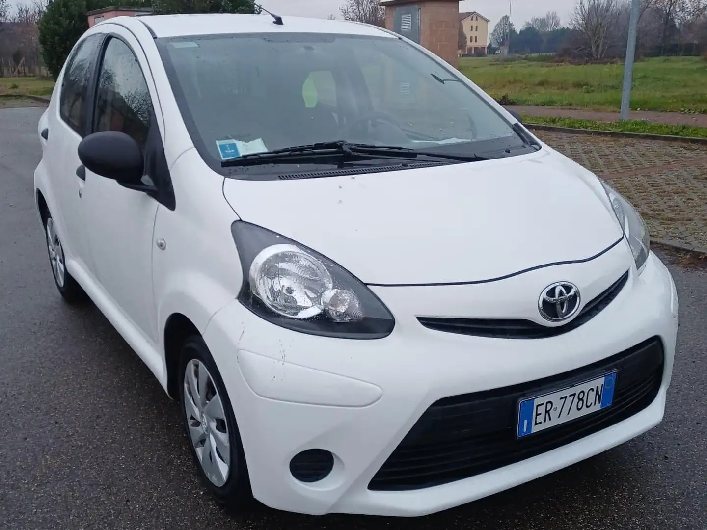 Toyota Aygo Aygo I 2012 5p 1.0 Orange connect (tobasco) Bianco - 1