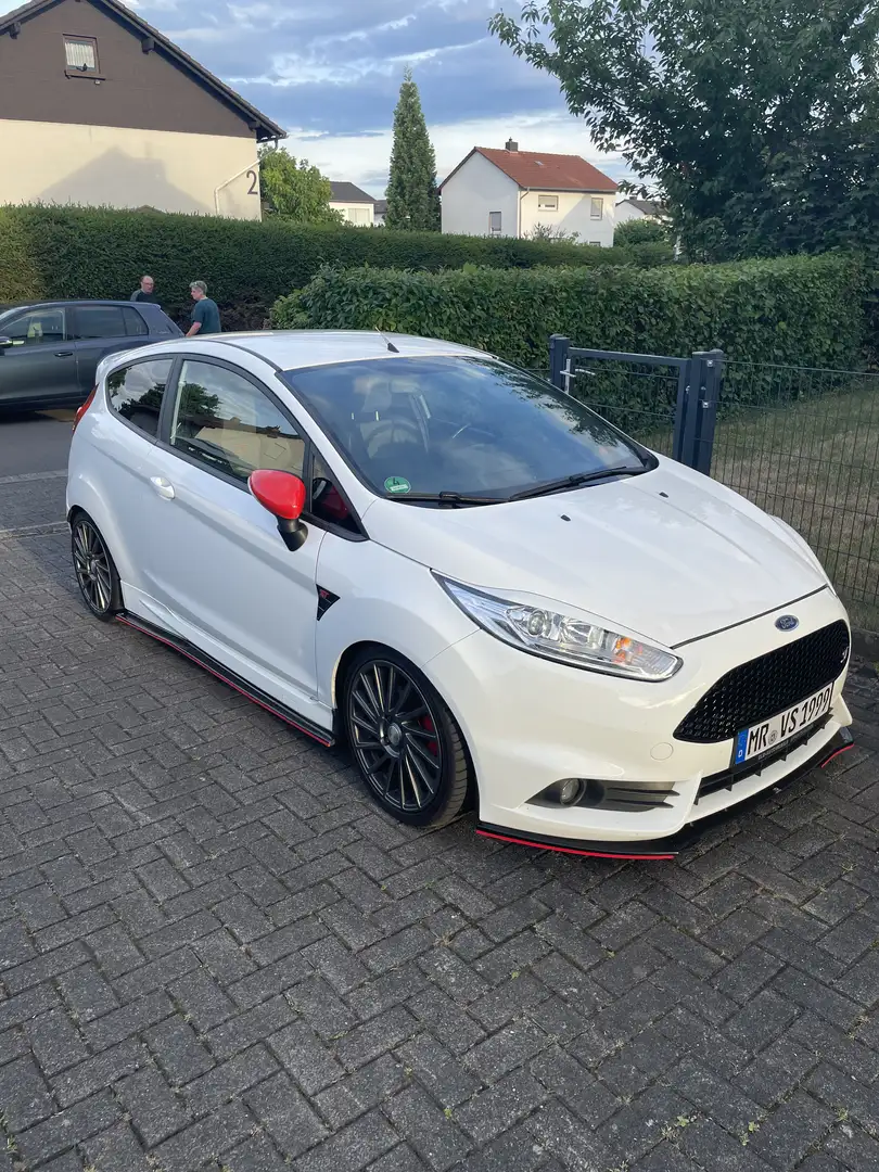Ford Fiesta 1.6 EcoBoost mit Leder-Sport-Paket ST - 1
