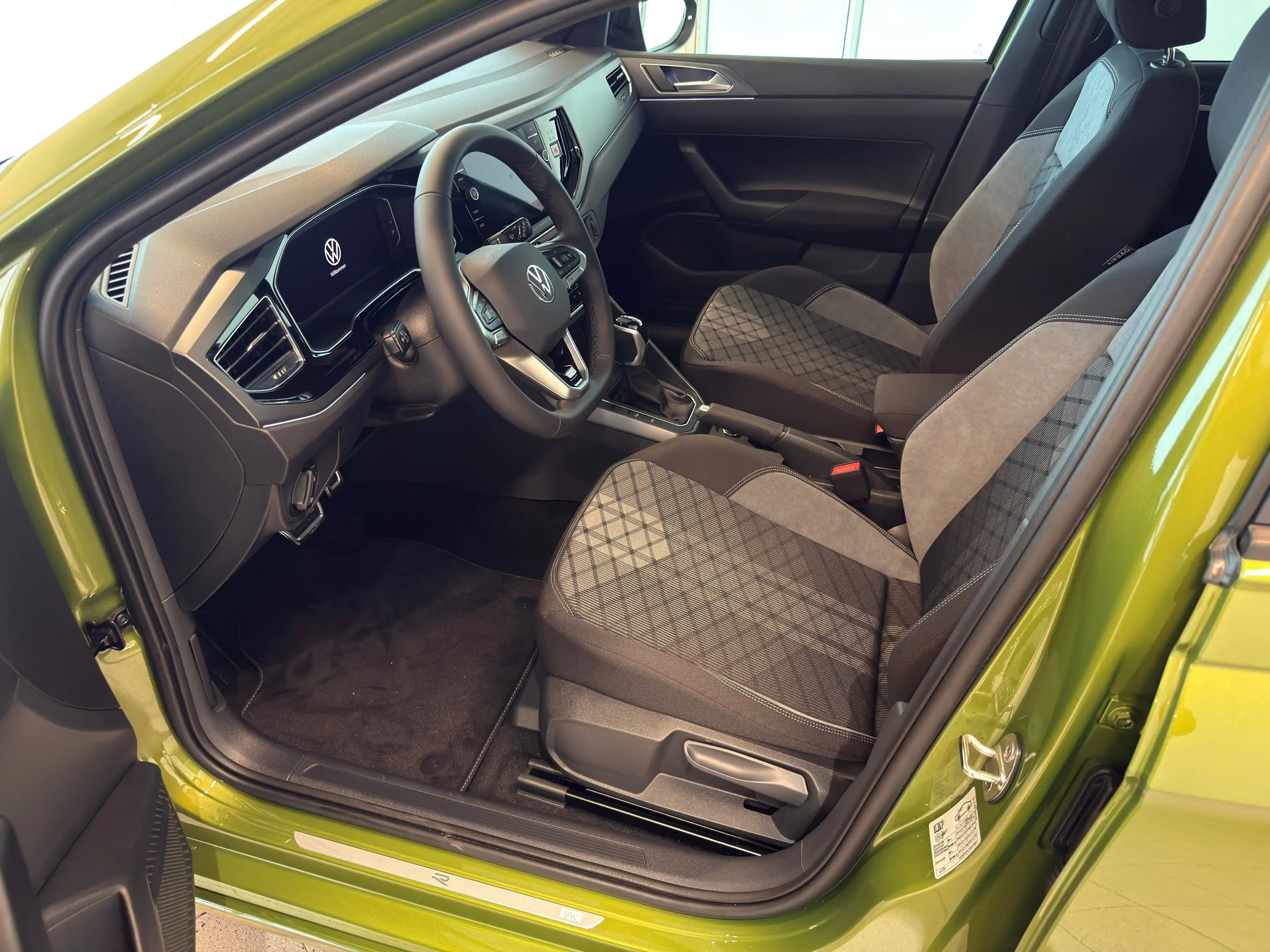 Volkswagen Taigo R-Line 1,0 l TSI 85 kW (116 PS) 7-Gang-Doppelkuppl — photo 17