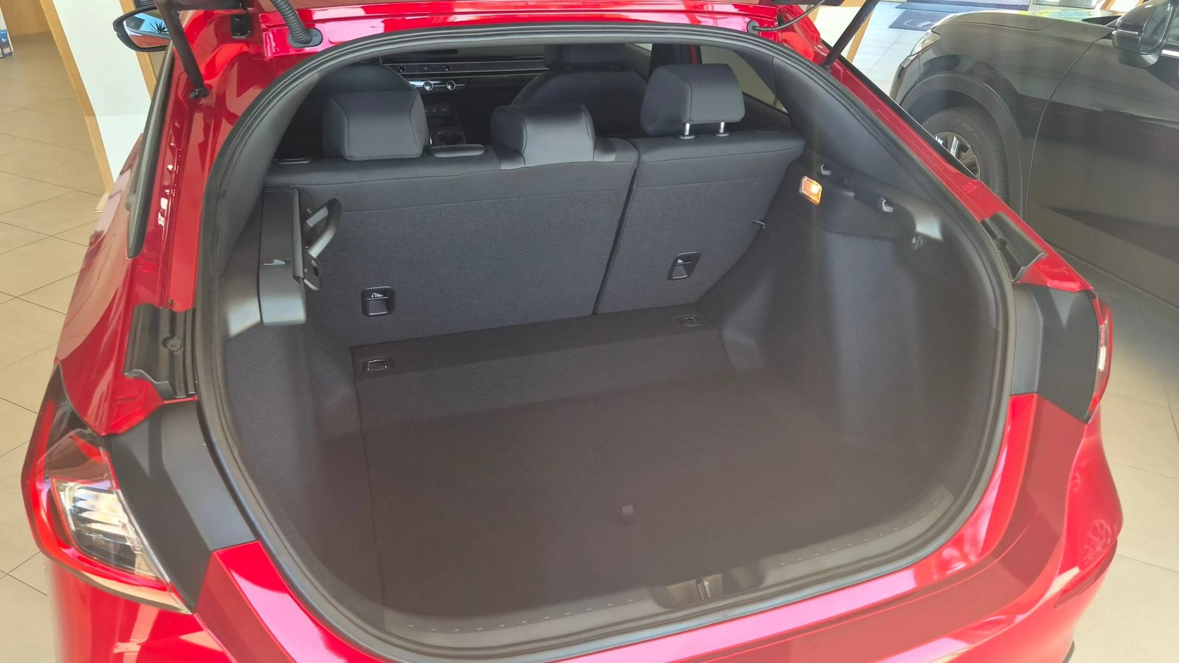 Honda Civic e:HEV 2,0 Sport — photo 9