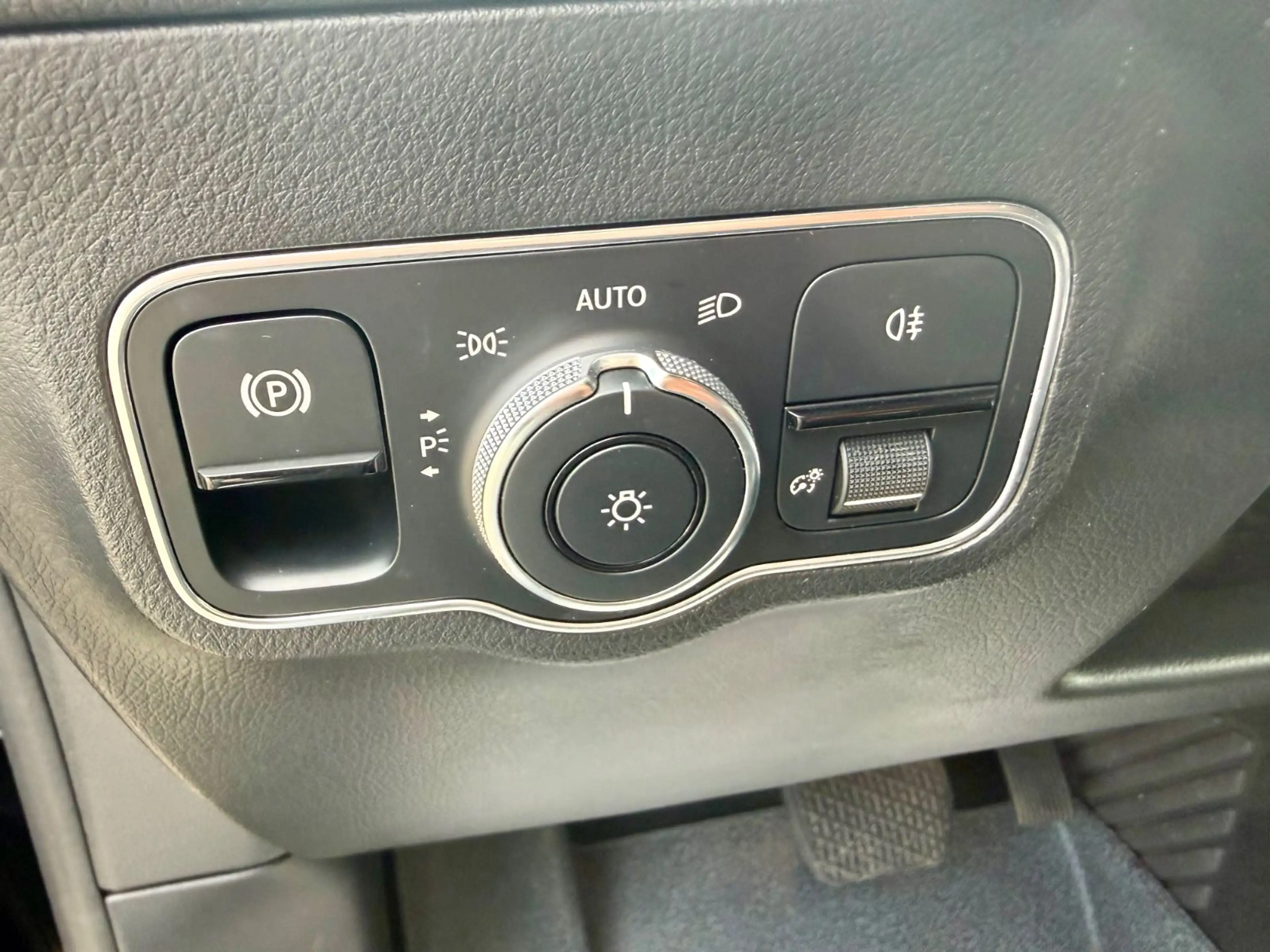 Mercedes-Benz B 180 d, Automatik, Leder, SHZ, Kamera — photo 13