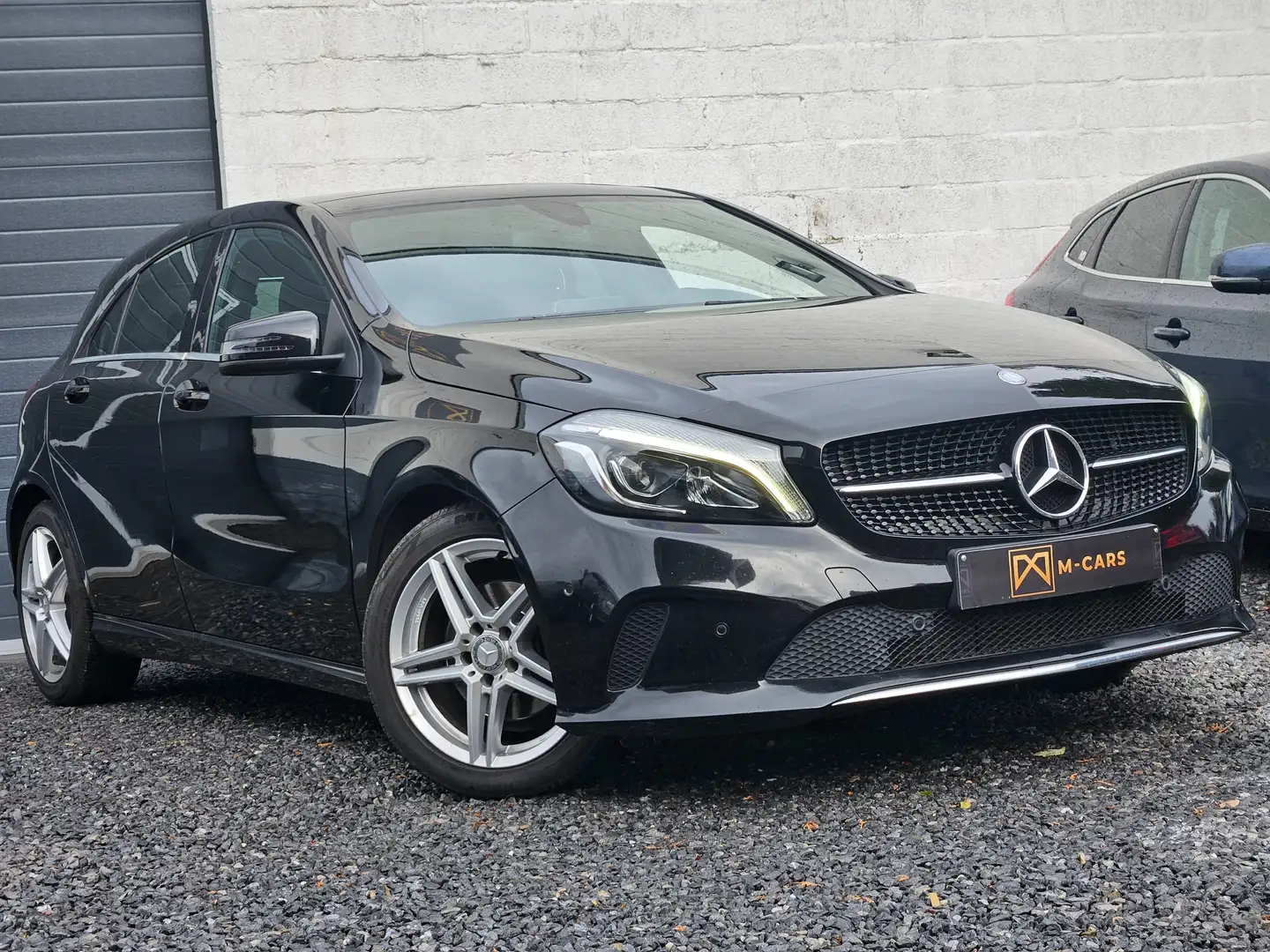 Mercedes-Benz A 200 Urban*Toit Pano*Auto Schwarz - 2