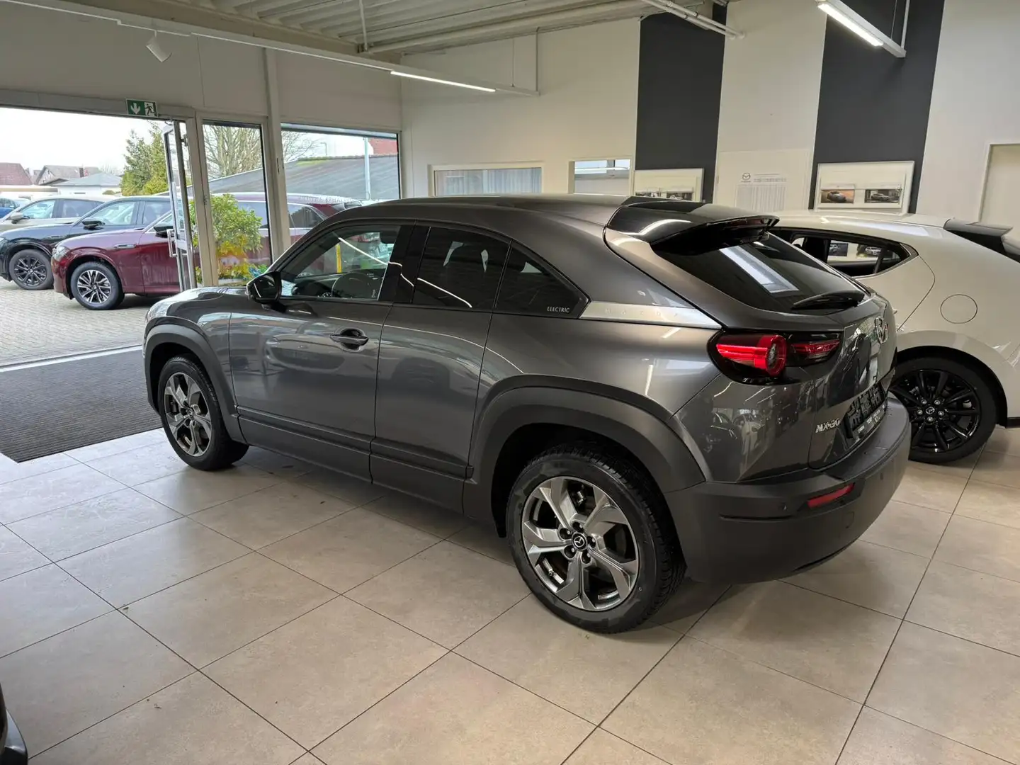 Mazda MX-30 E Skyactive 147 PS First Edition Grau - 2