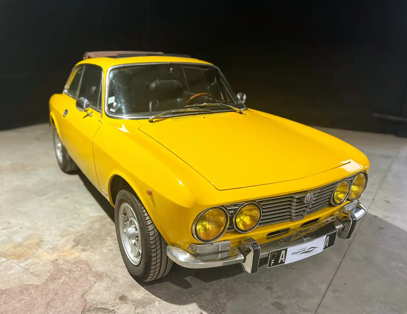 Alfa Romeo 2000 VELOCE Galben - 1