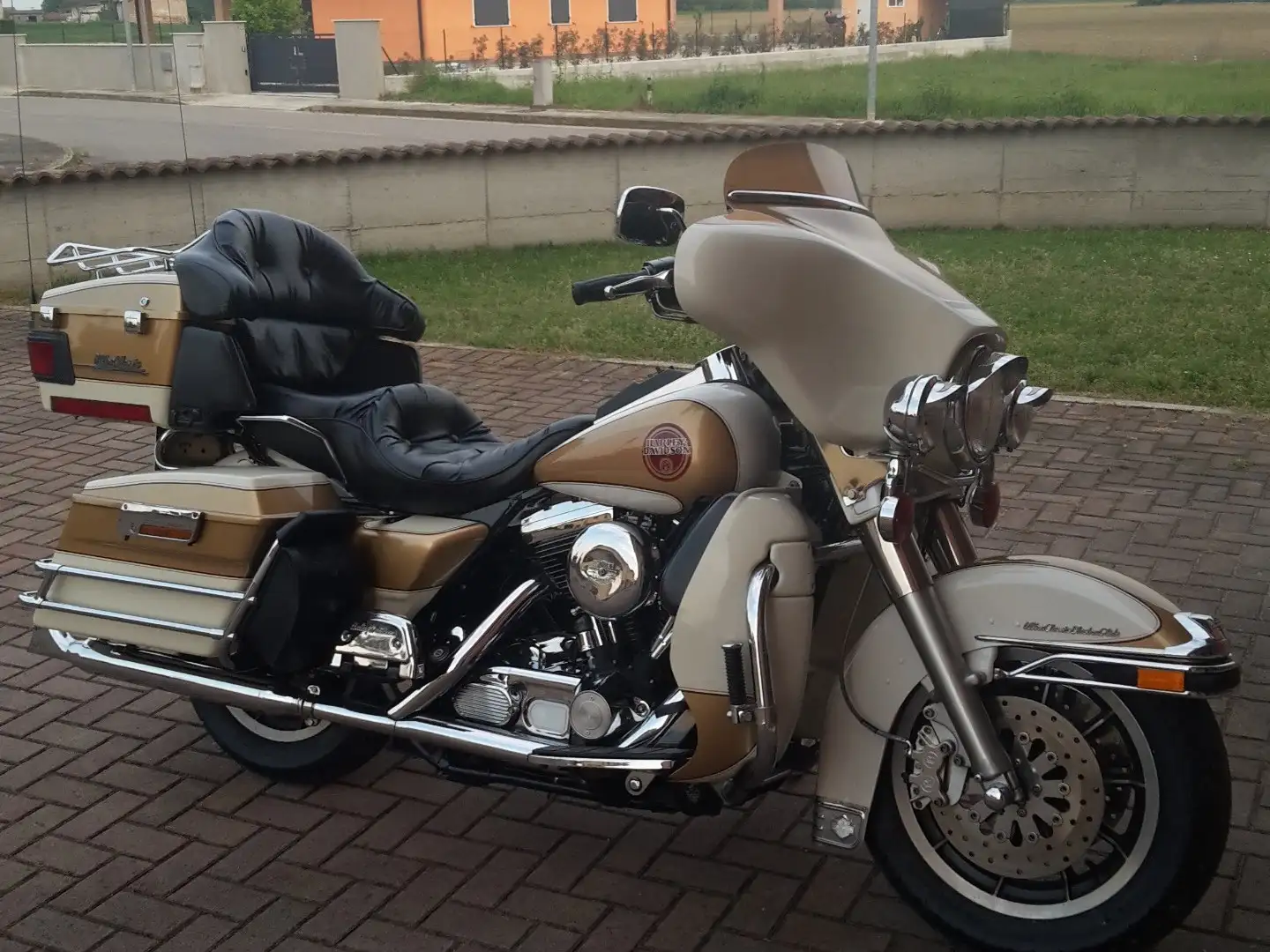 Harley-Davidson Ultra Classic Zlatna - 2