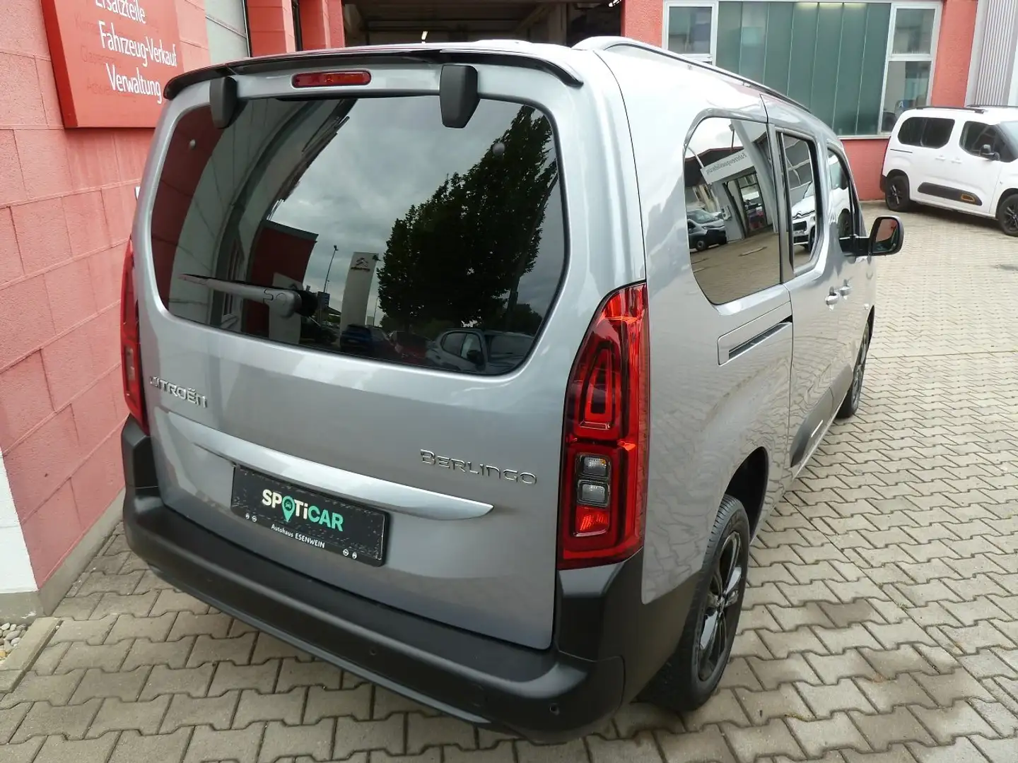 Citroen Berlingo XL BlueHDi 130 EAT8 MAX~7-Sitzer~Navi~Winter-Paket Gris - 2