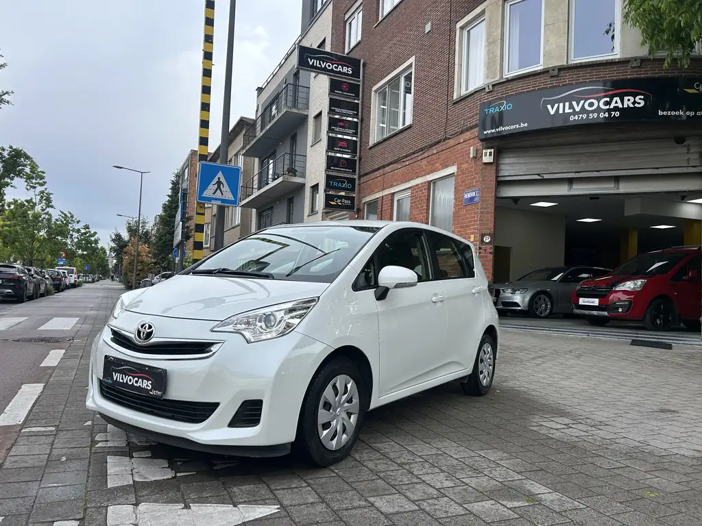 Toyota Verso-S 2014 из Европы — купить под ключ