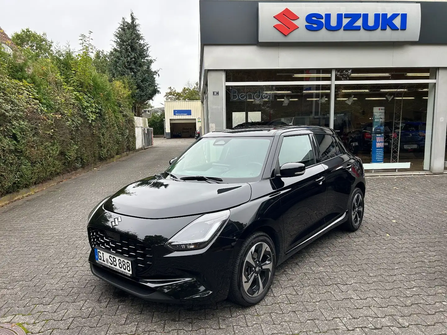 Suzuki Swift 5-Türer 1.2 DUALJET HYBRID CVT Comfort+ Schwarz - 1