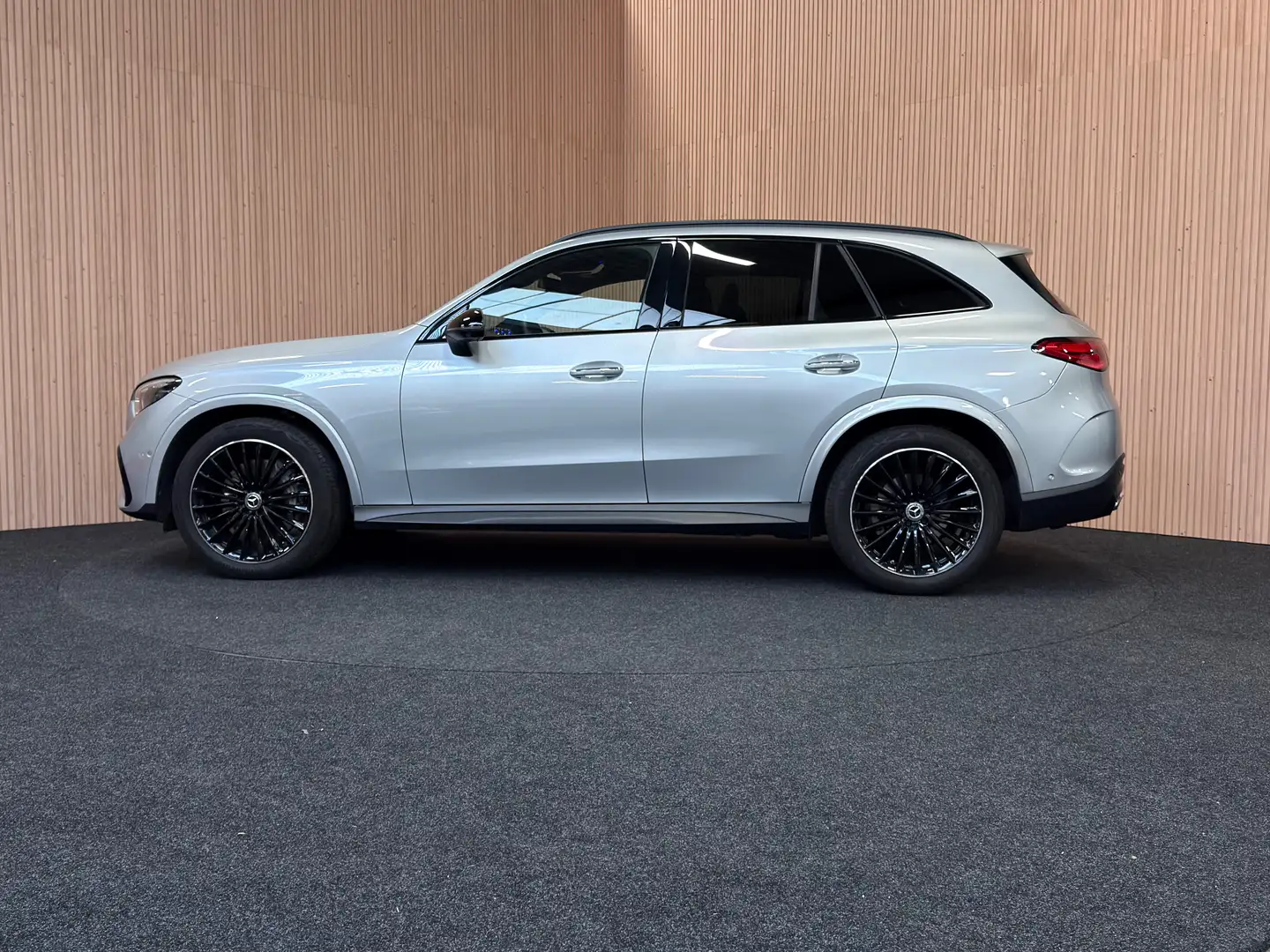 Mercedes-Benz GLC 220 GLC 220 d 4Matic 9G-TRONIC AMG Line Advanced Zilver - 2