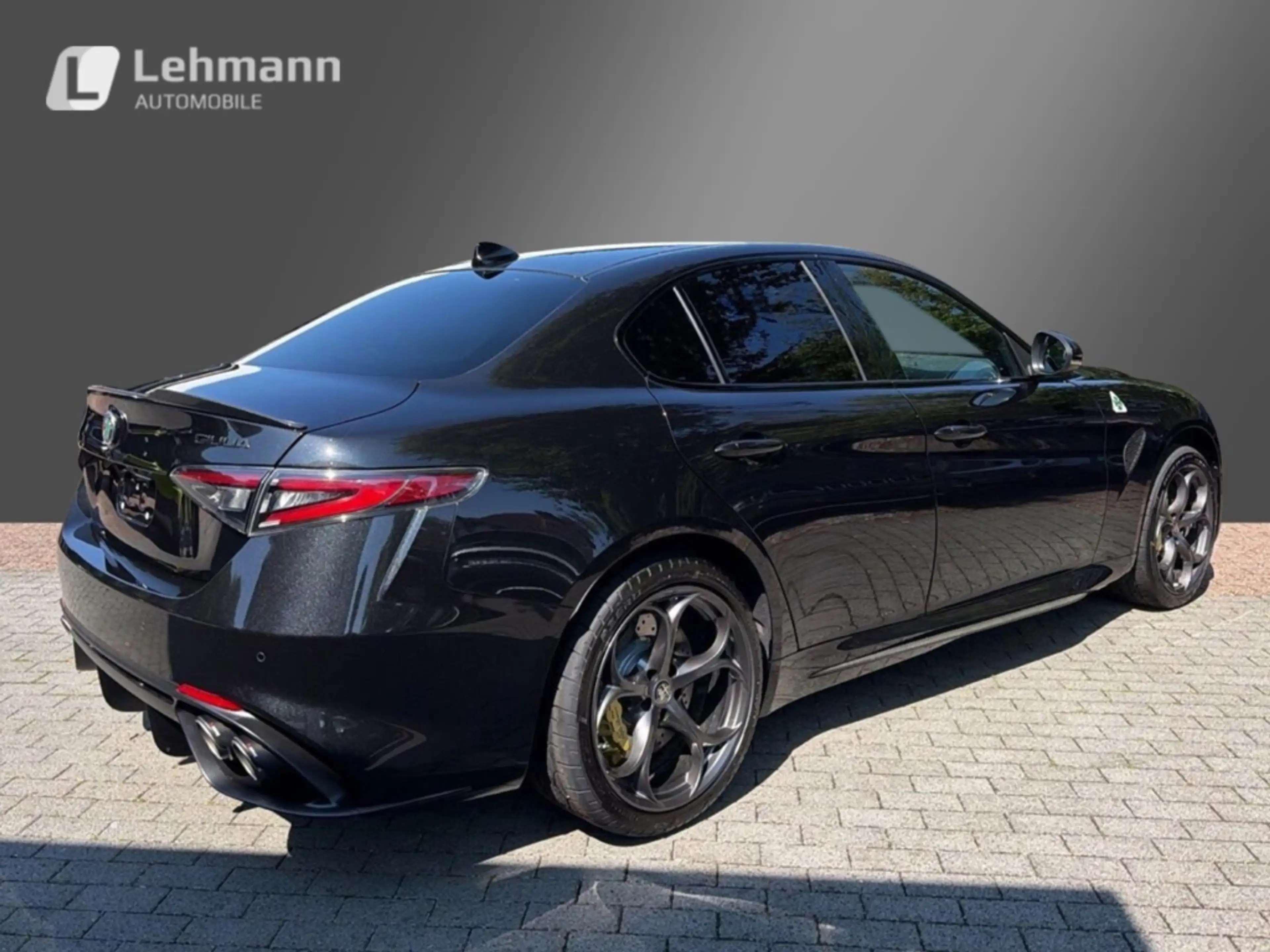 Alfa Romeo Giulia Quadrifoglio Oro -Akrapovic-Carbon Dach- — photo 4