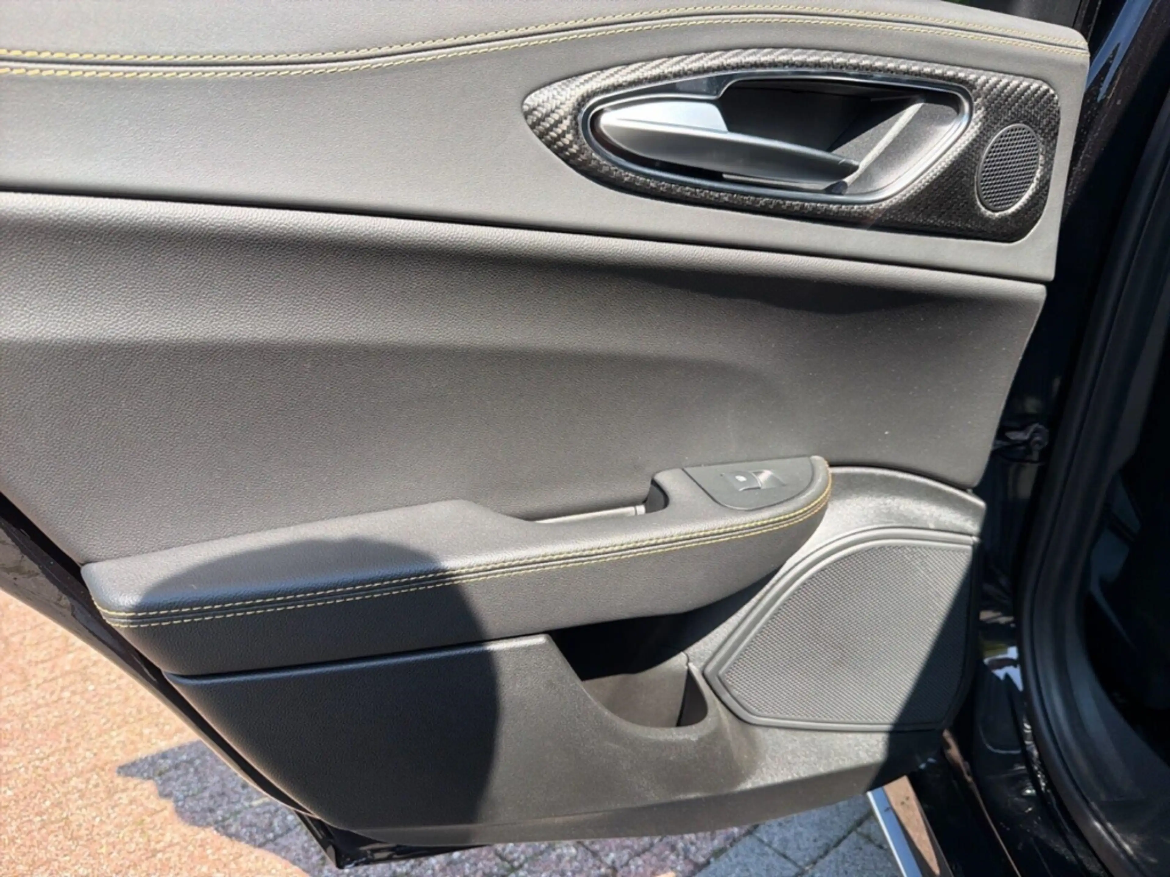Alfa Romeo Giulia Quadrifoglio Oro -Akrapovic-Carbon Dach- — photo 10