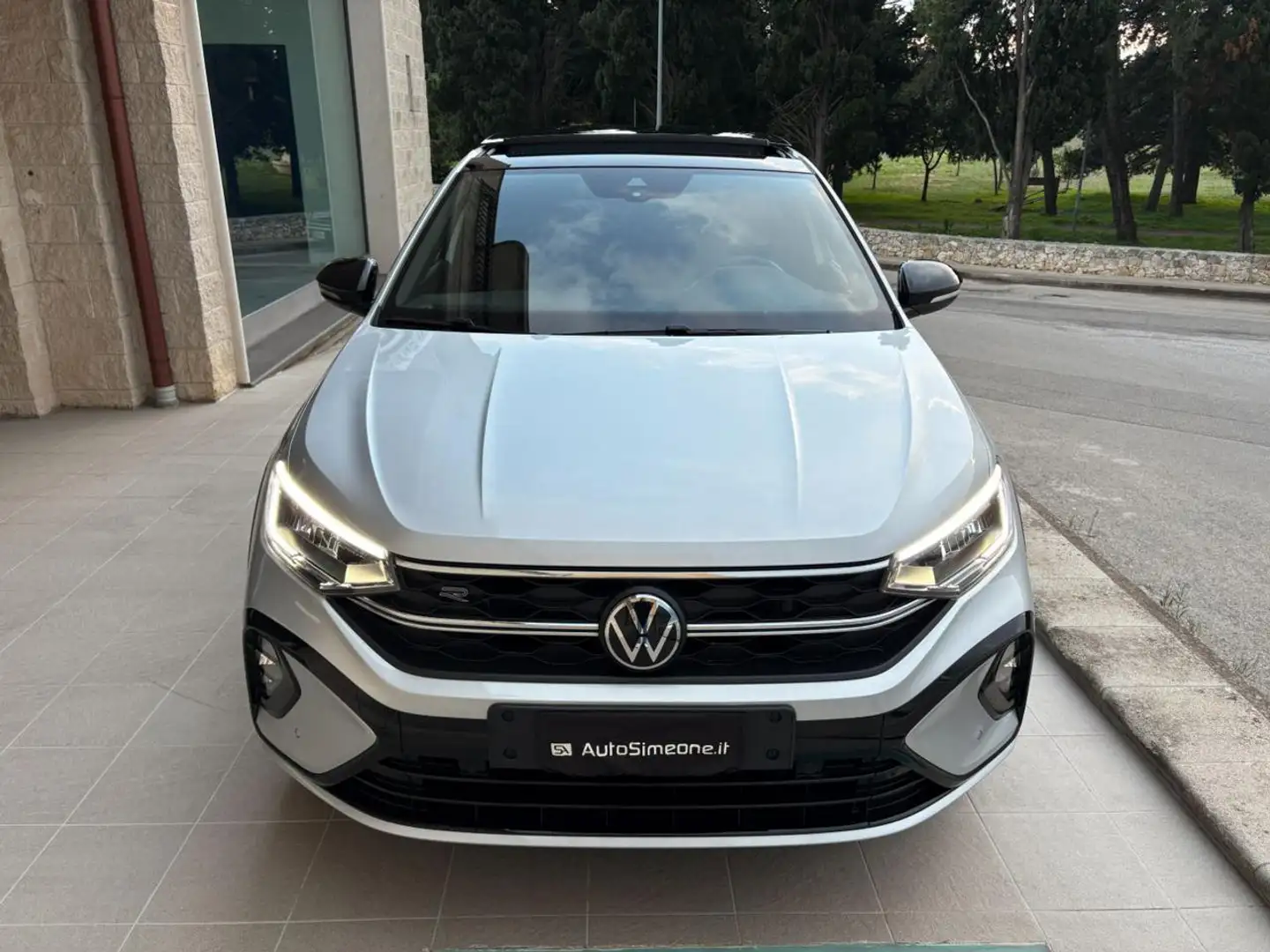 Volkswagen Taigo 1.0 TSI 110 CV DSG R-Line TETTO APR/PAN Gris - 2