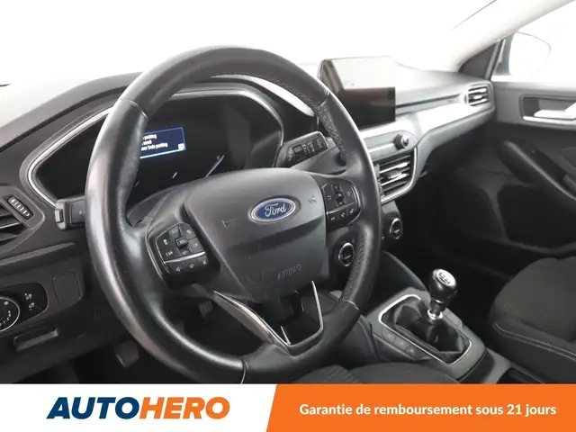 Ford Focus view 11